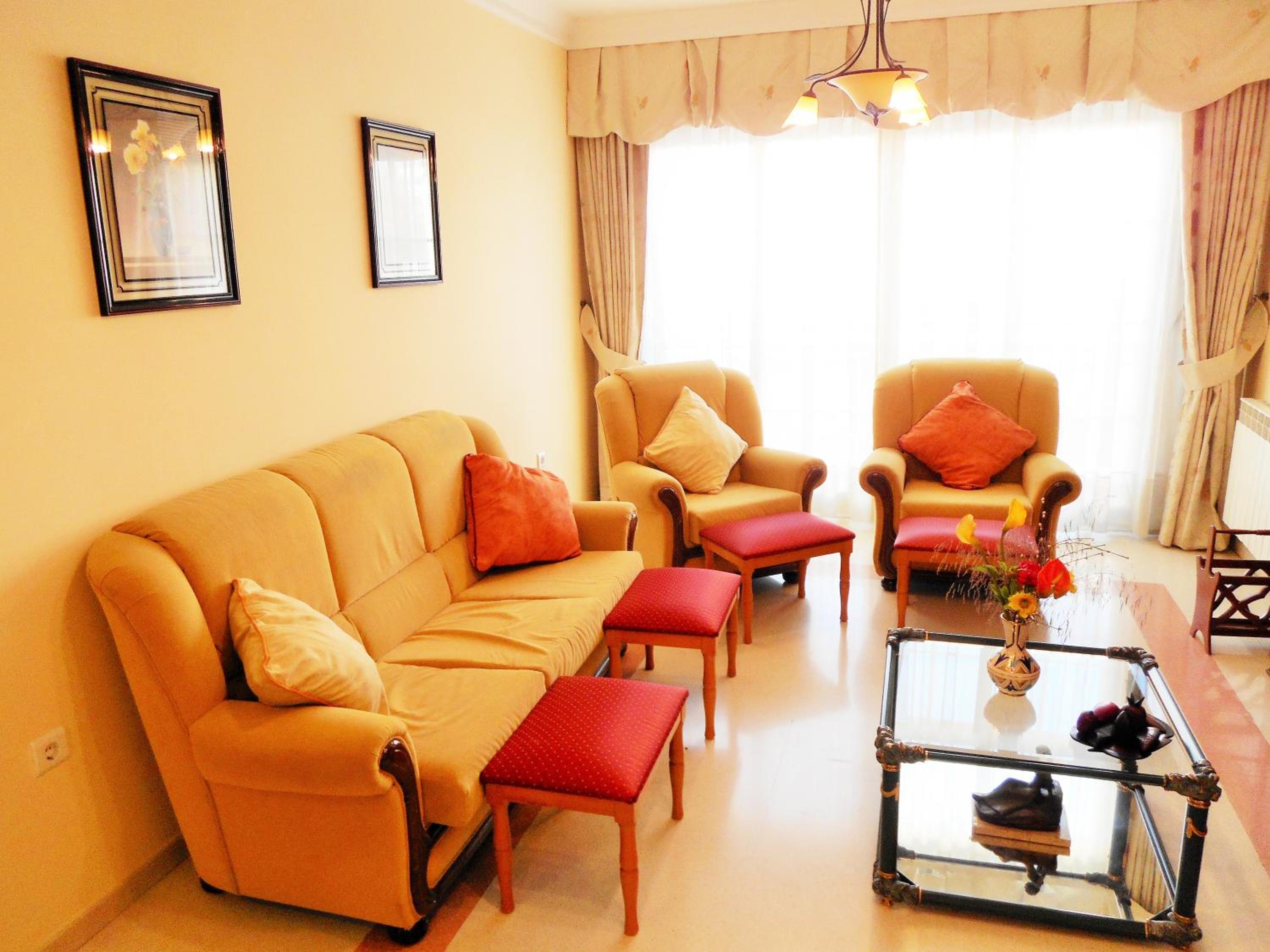 Family Room with Private Bathroom - Photo 5