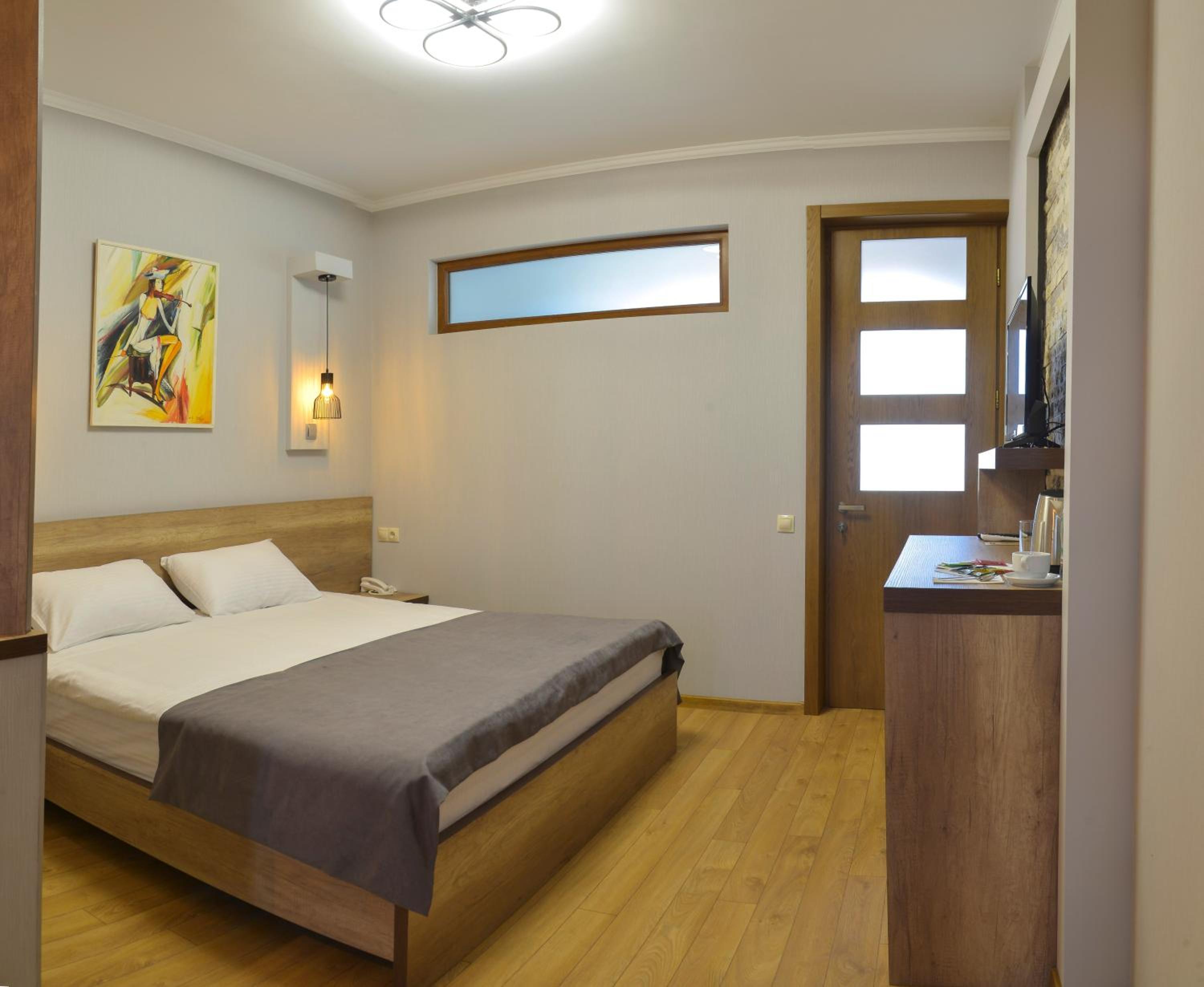 Family Suite with Balcony - Photo 4