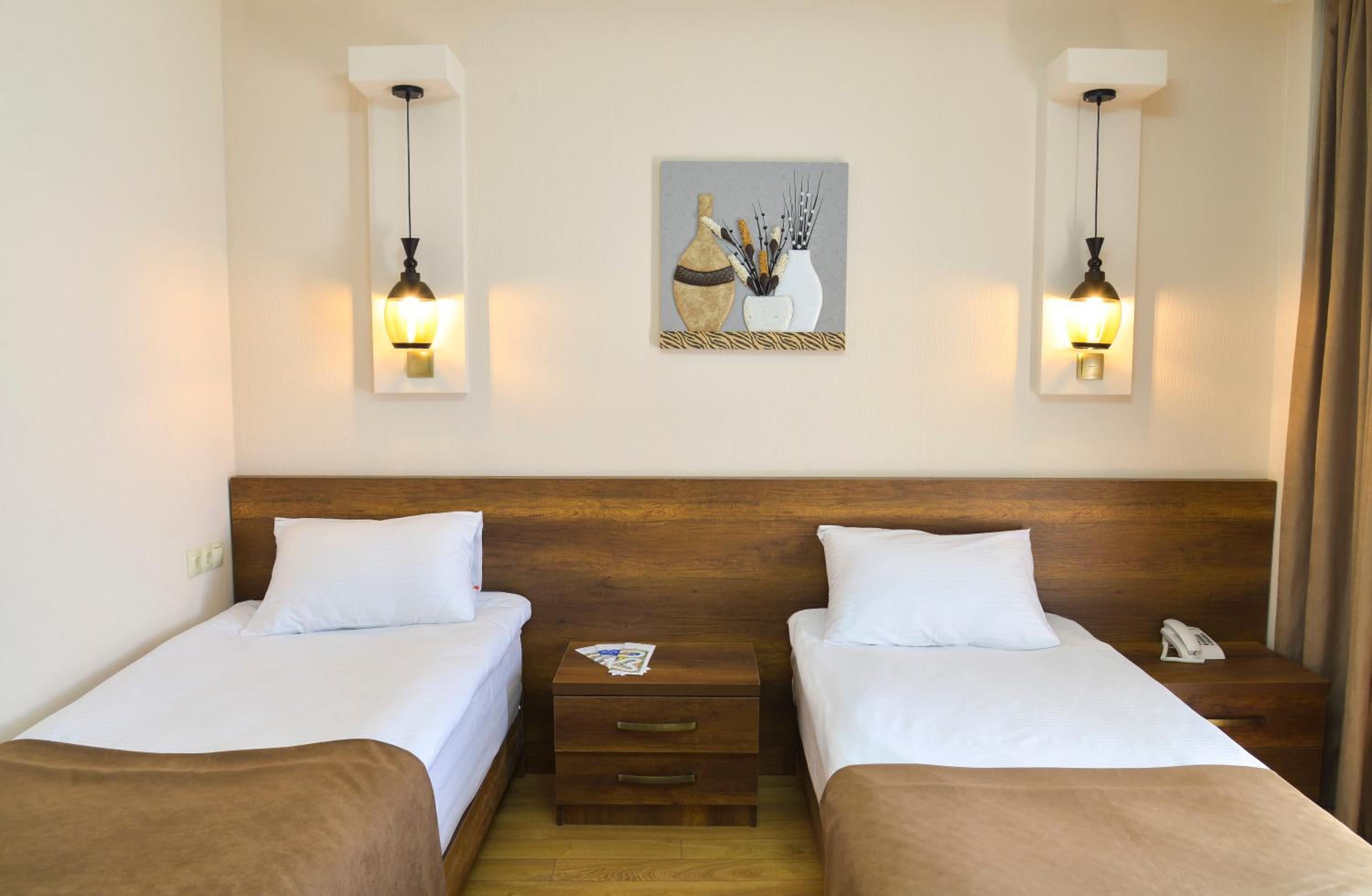 Deluxe Double or Twin Room with Balcony - Photo 6