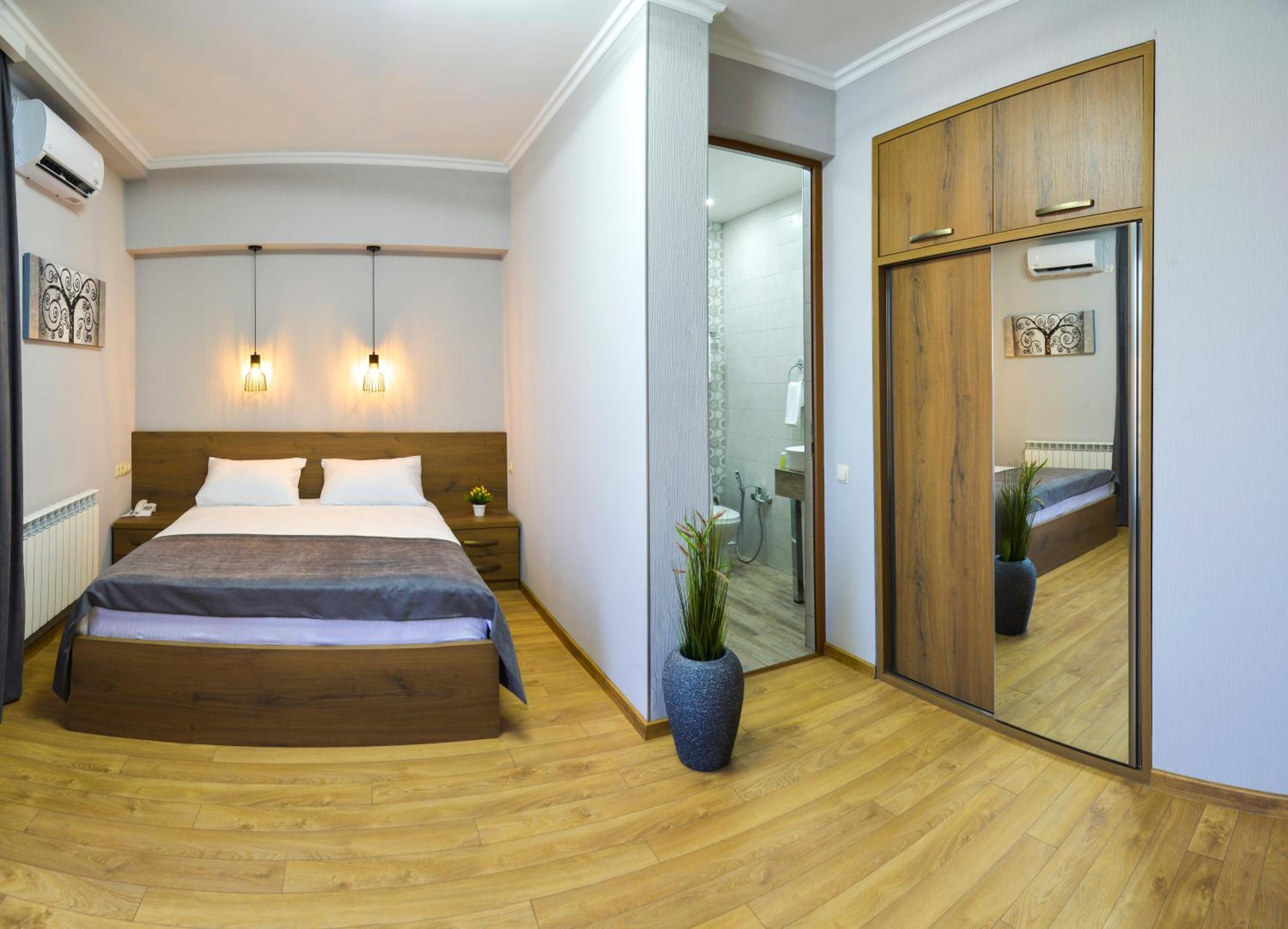 King Room with Garden View - Photo 9