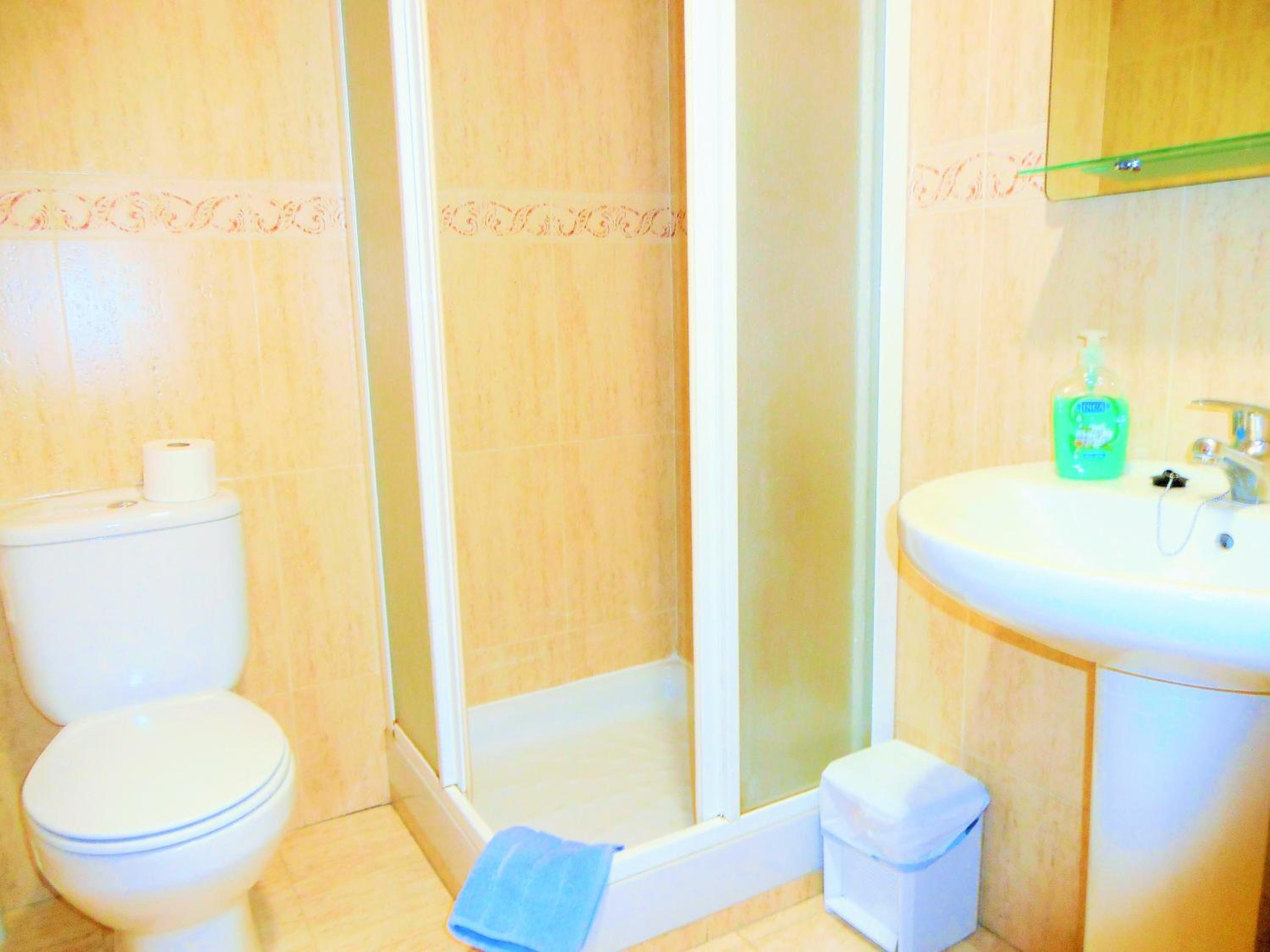 Family Room with Private Bathroom - Photo 27