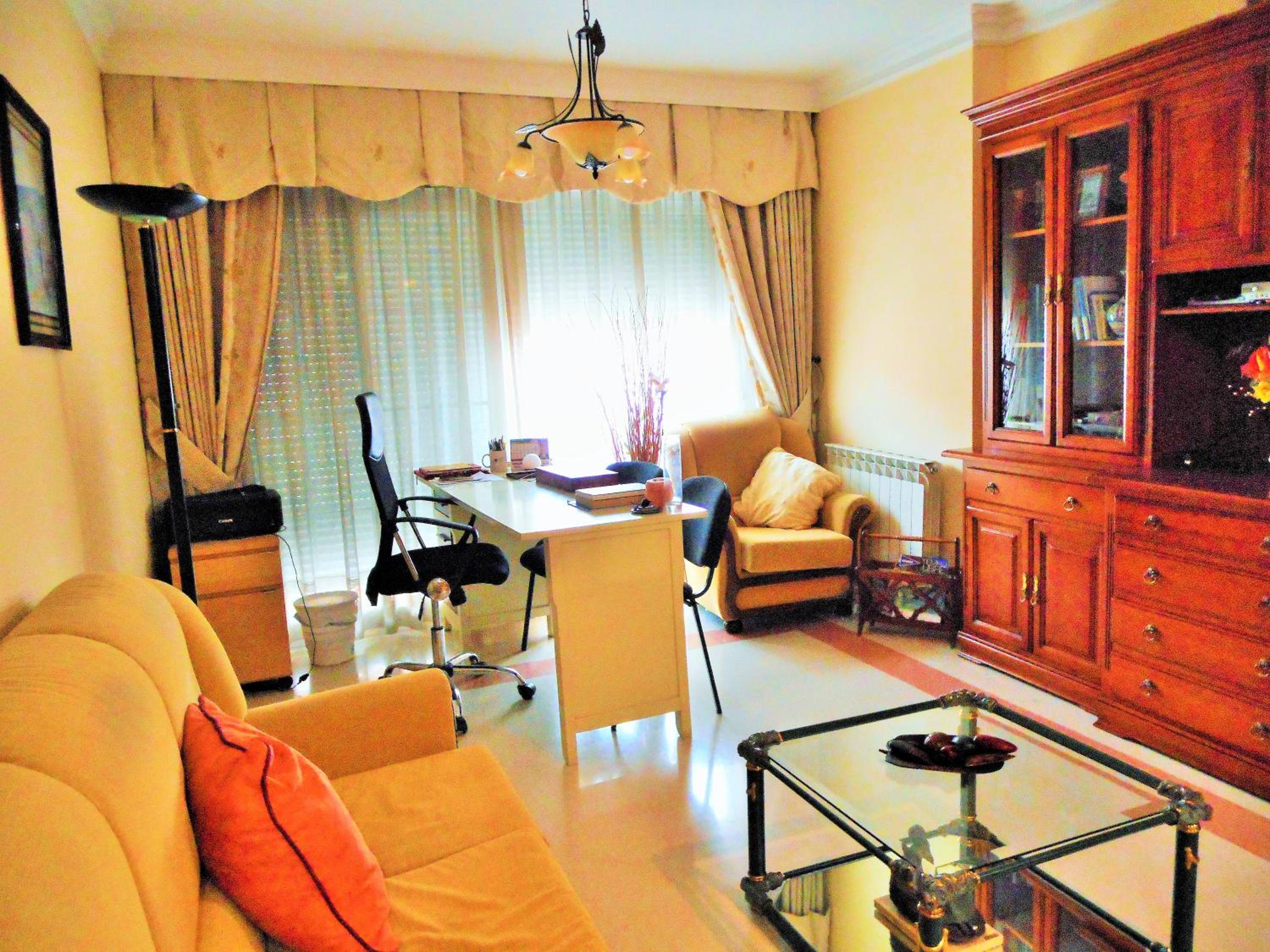 Family Room with Private Bathroom - Photo 7