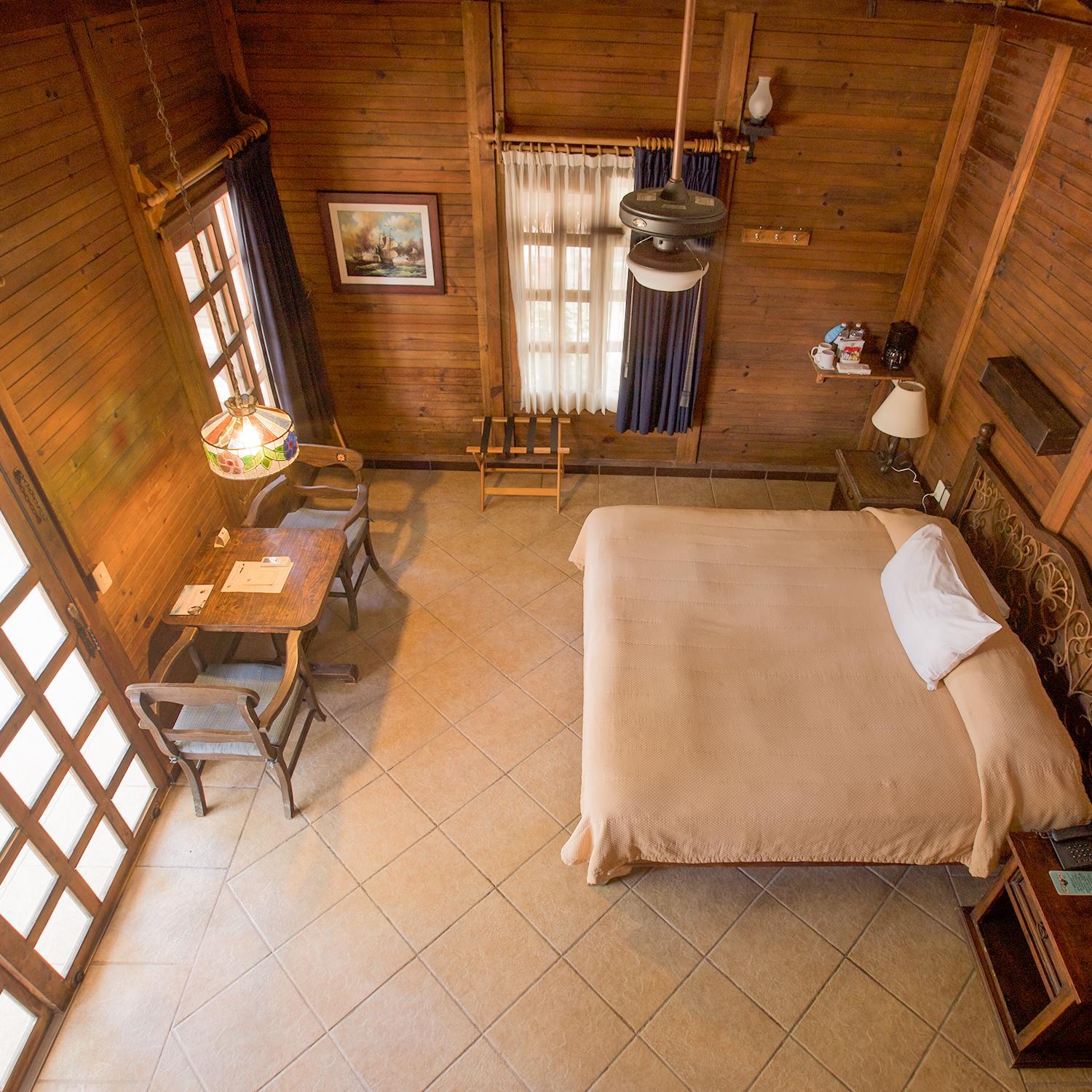 Palm Beach Bungalow - King Bed thumbnail 5