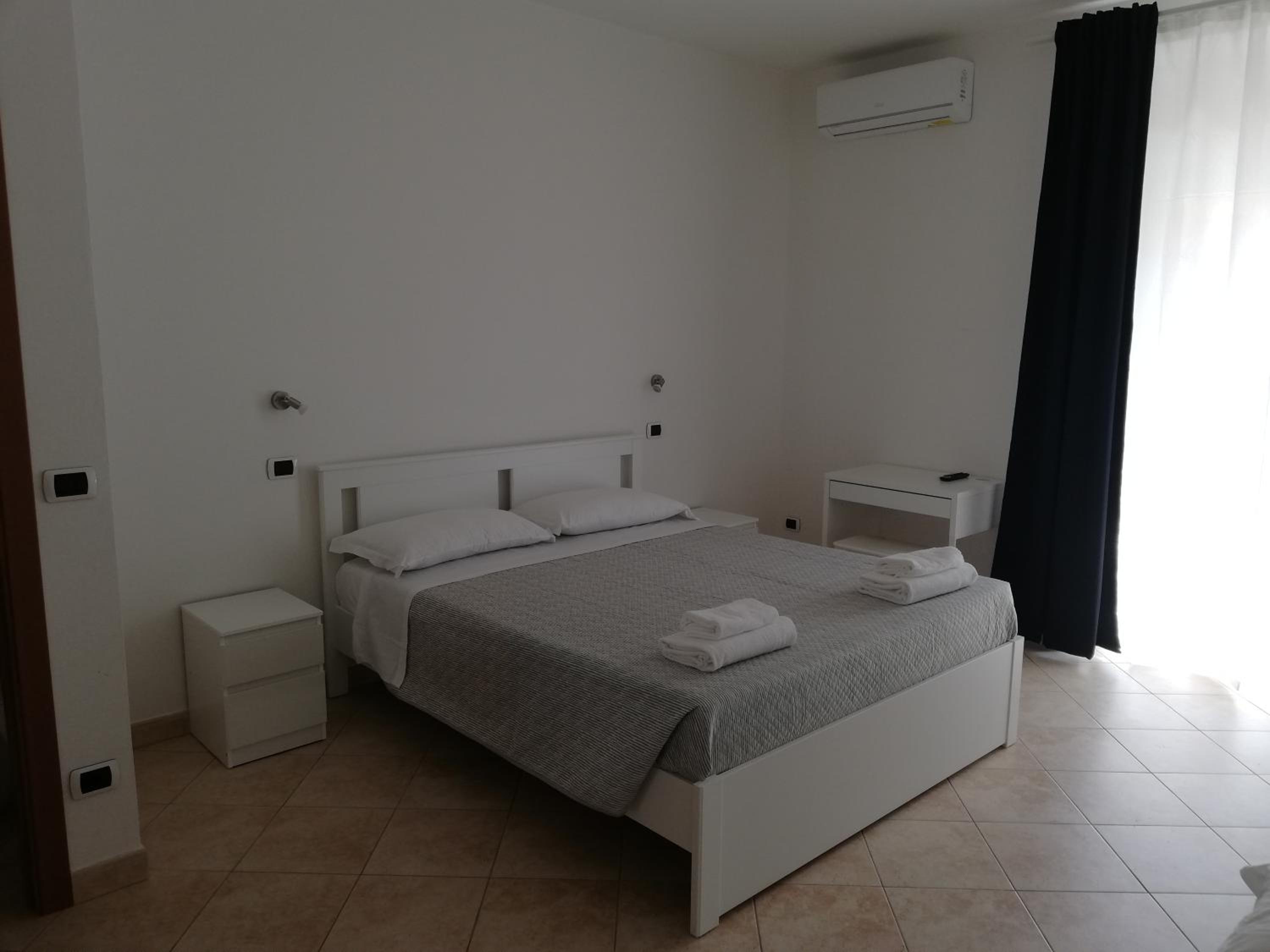 Quadruple Room with Balcony - Photo 4