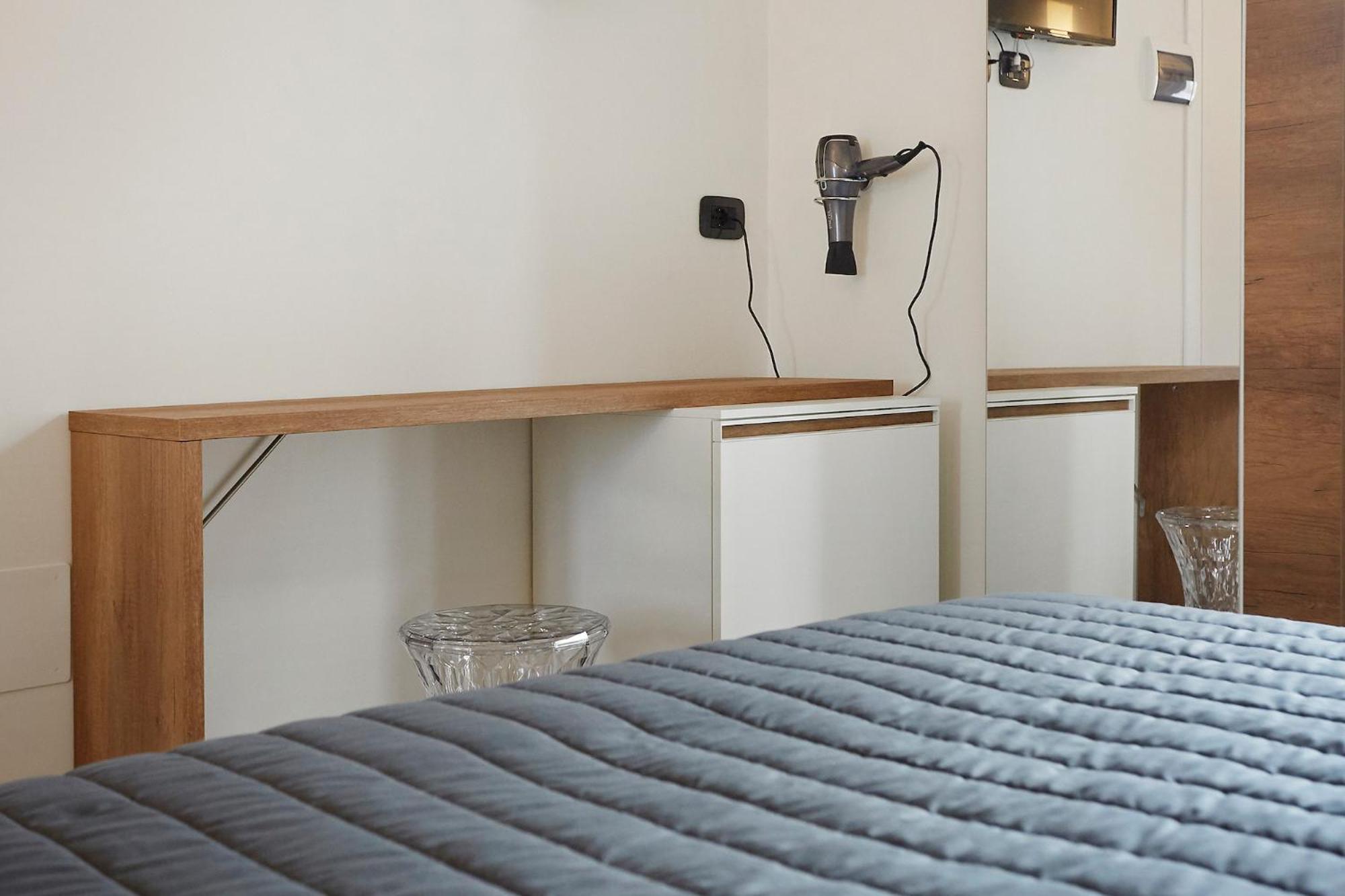 Deluxe Double Room with Balcony photo 3