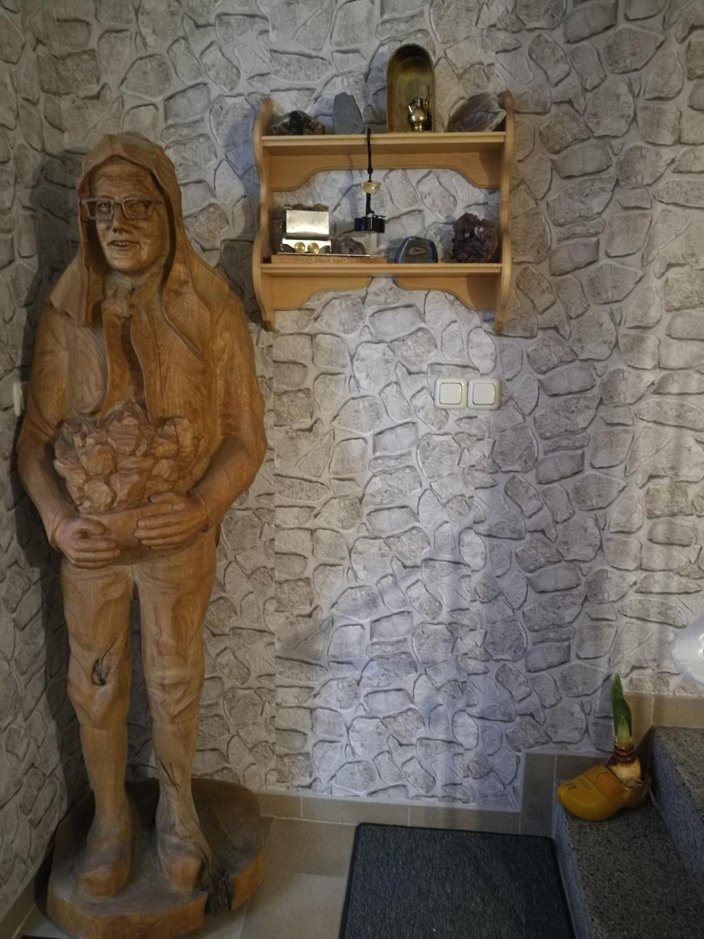One-Bedroom Apartment - Photo 13