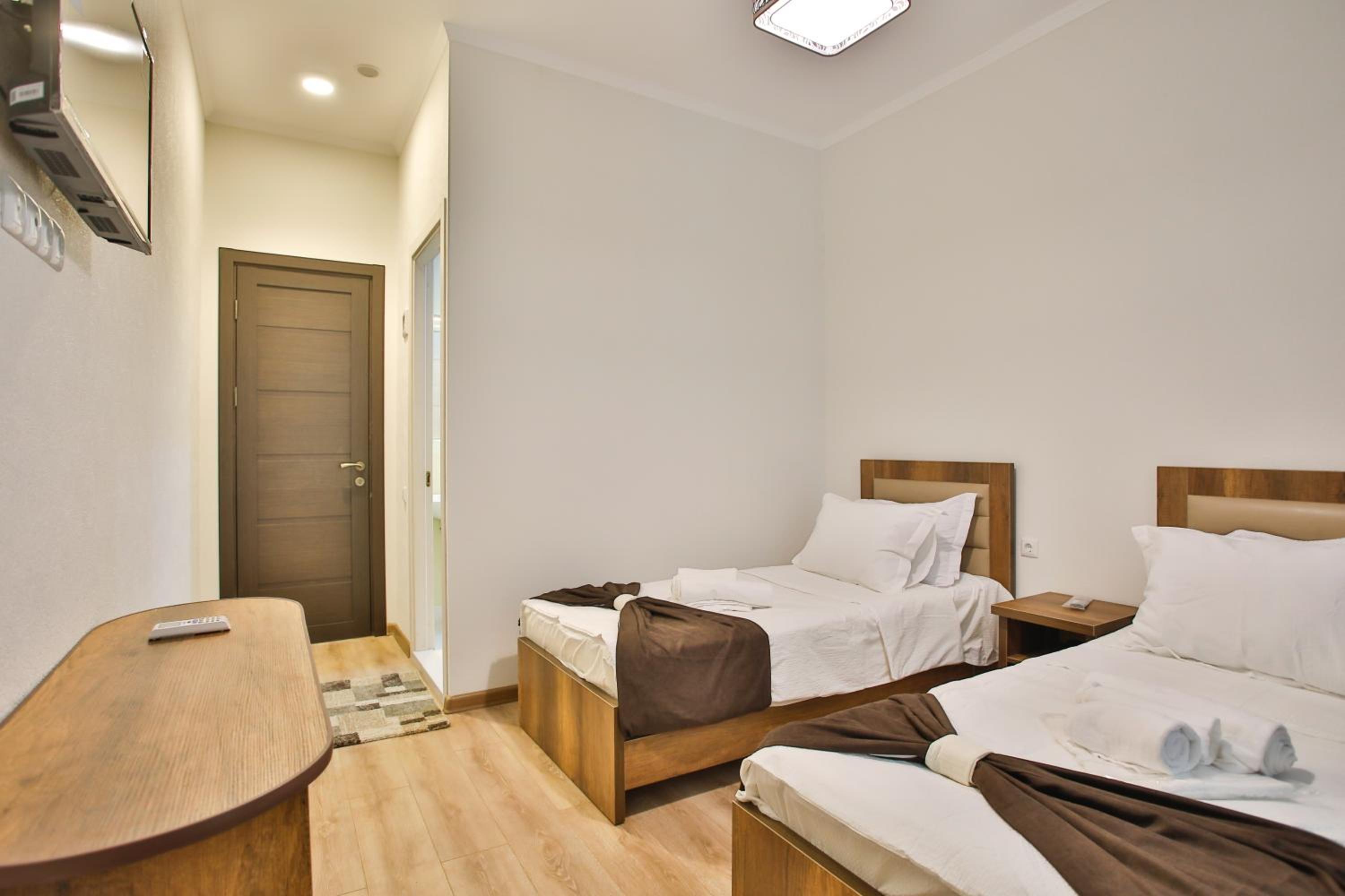 Twin Room with City View - Photo 1