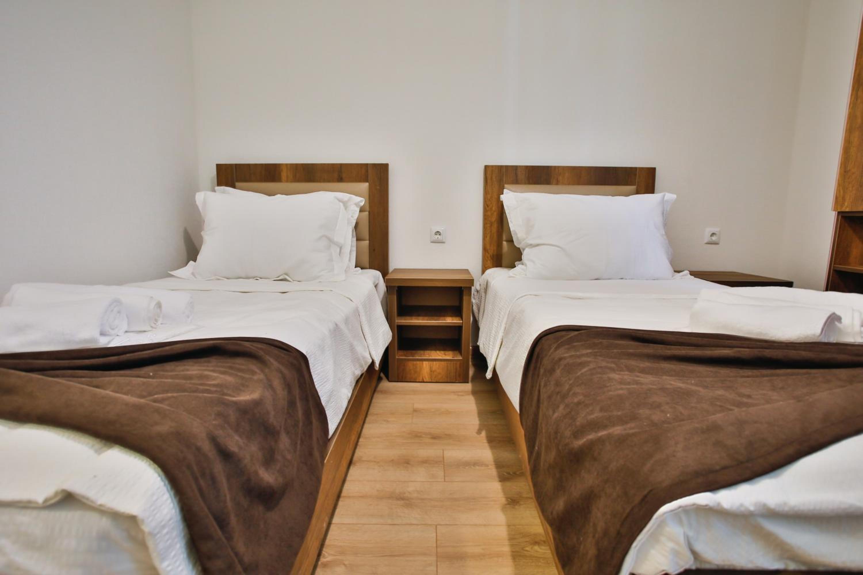 Twin Room with City View - Photo 4