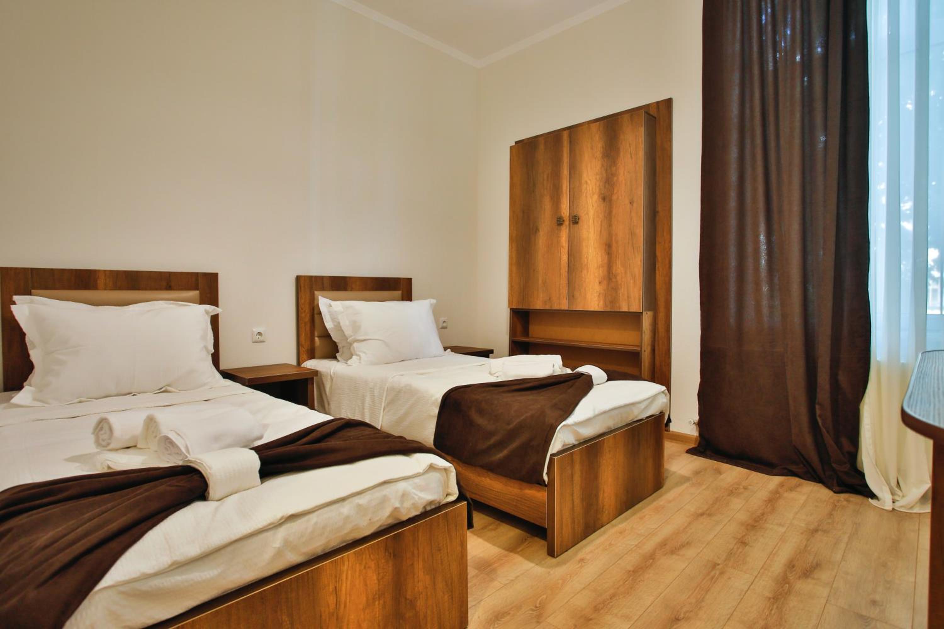 Twin Room with Shower - Photo 5