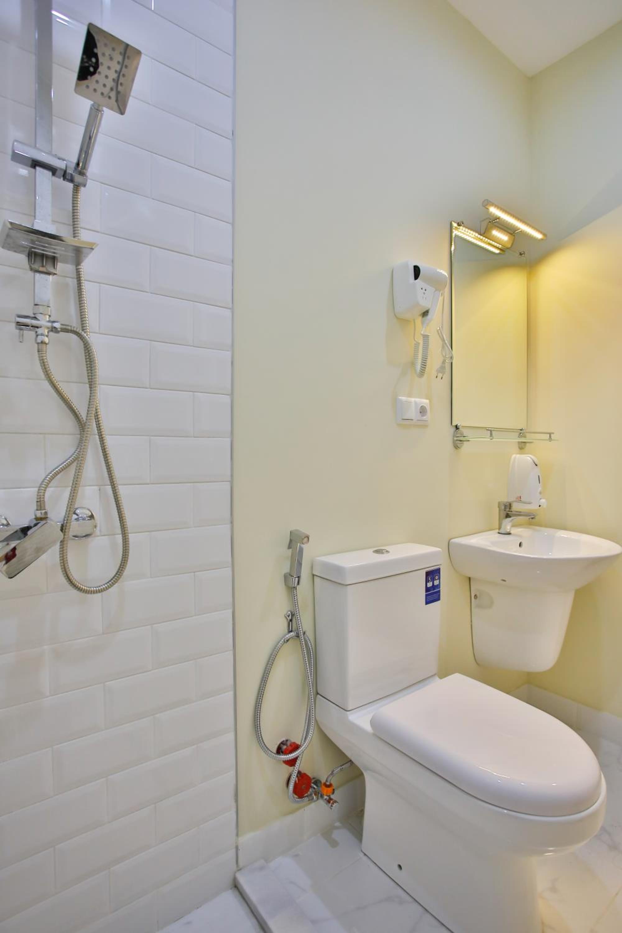 Twin Room with Shower - Photo 3