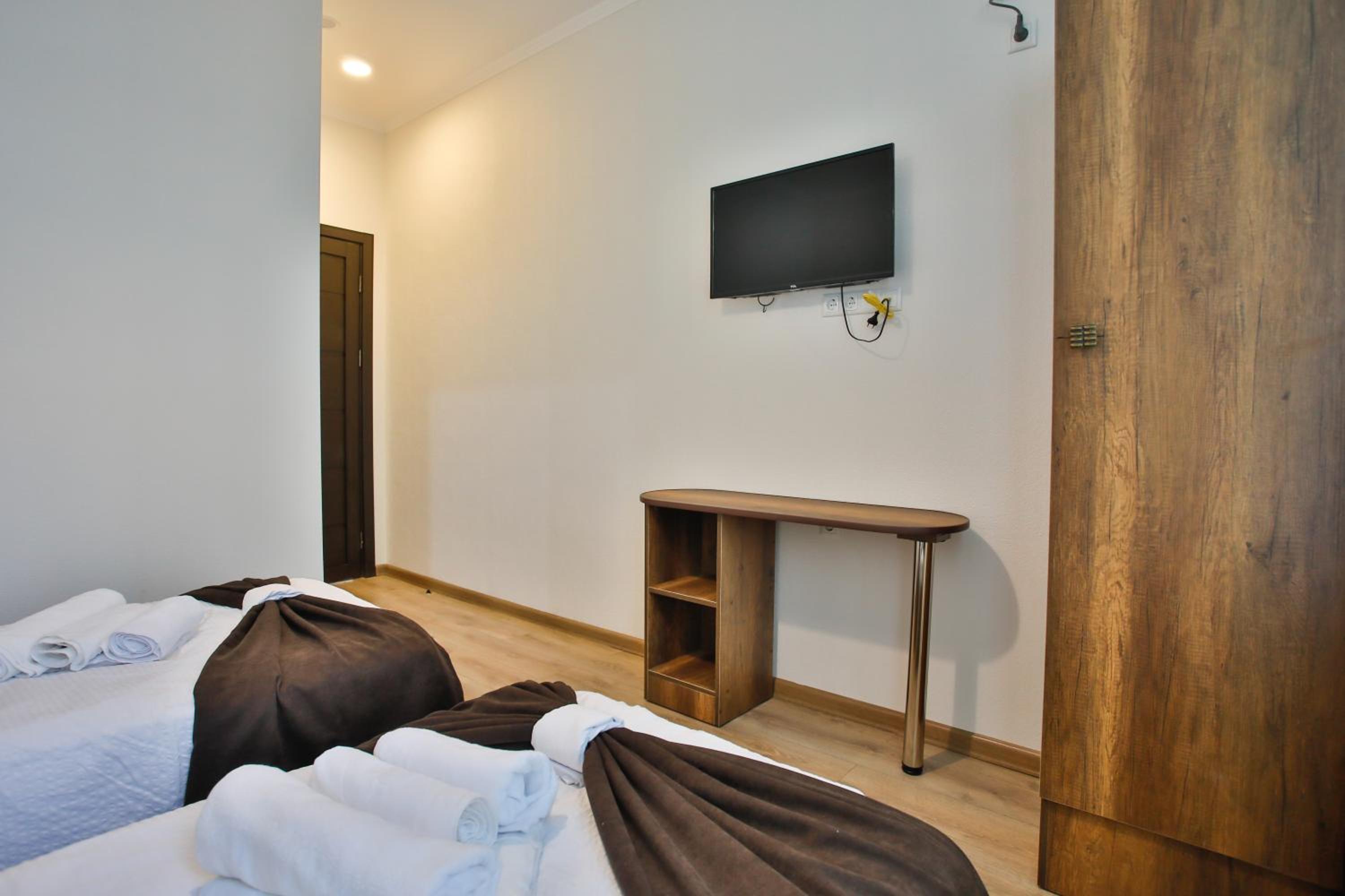 Twin Room with Mountain View - Photo 3