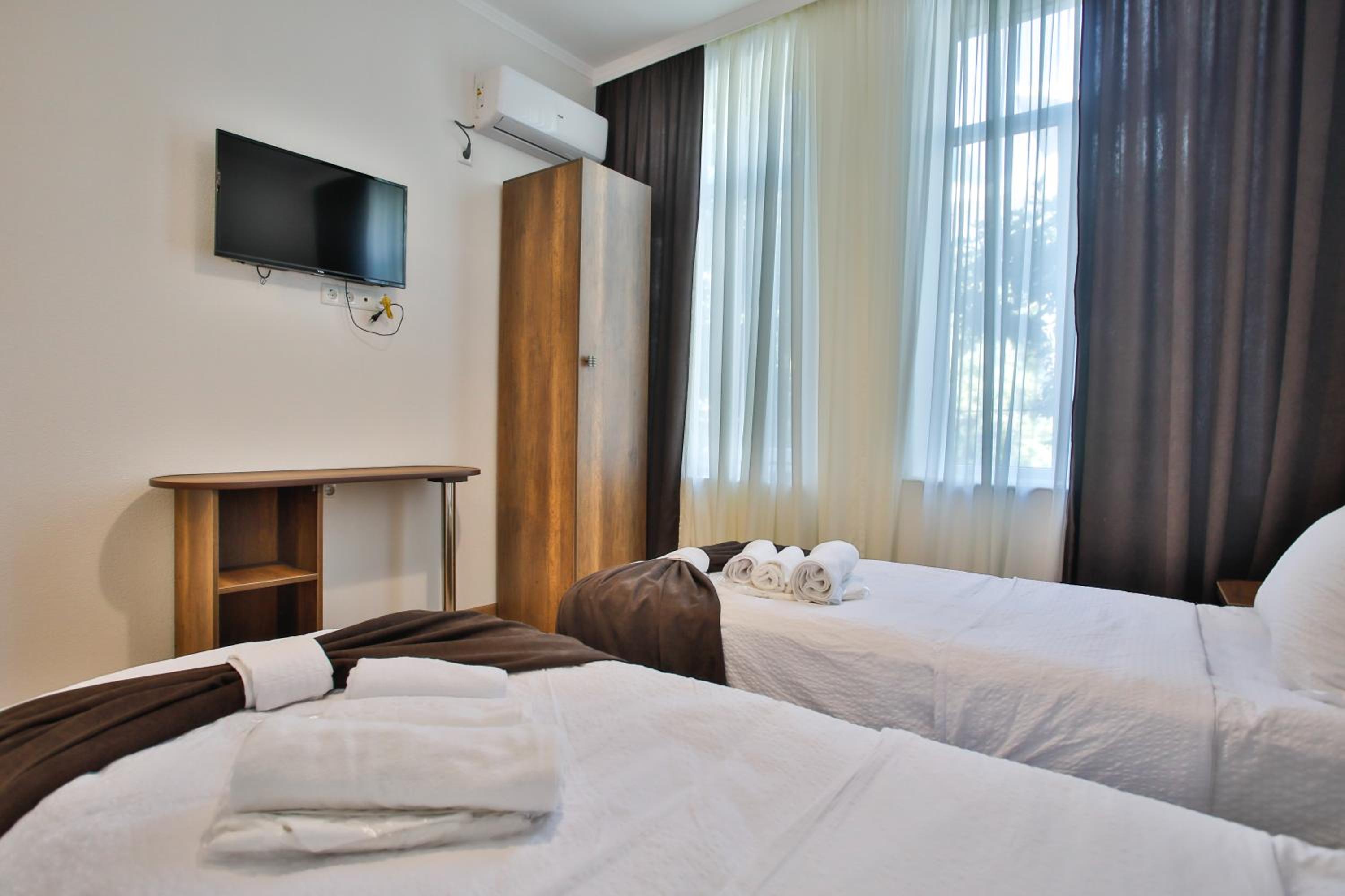 Twin Room with Mountain View - Photo 1