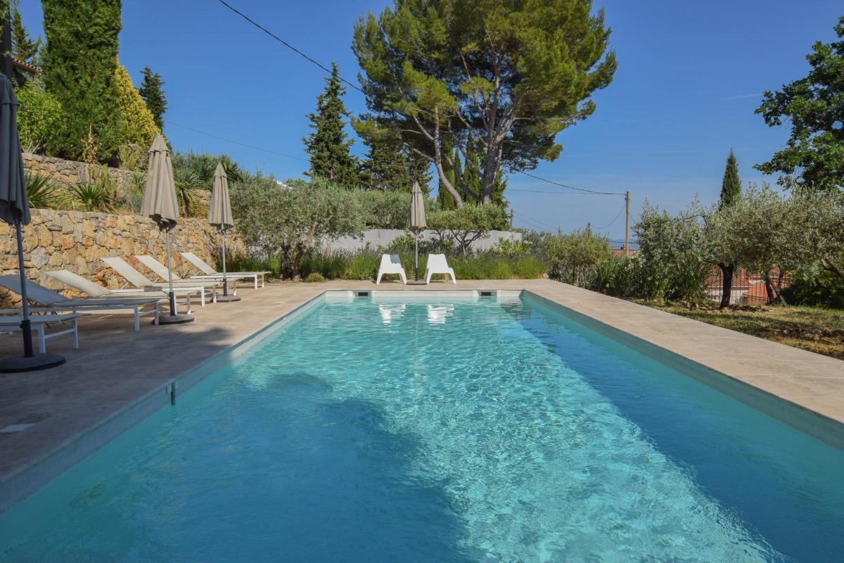 Double Room with Pool View photo 3