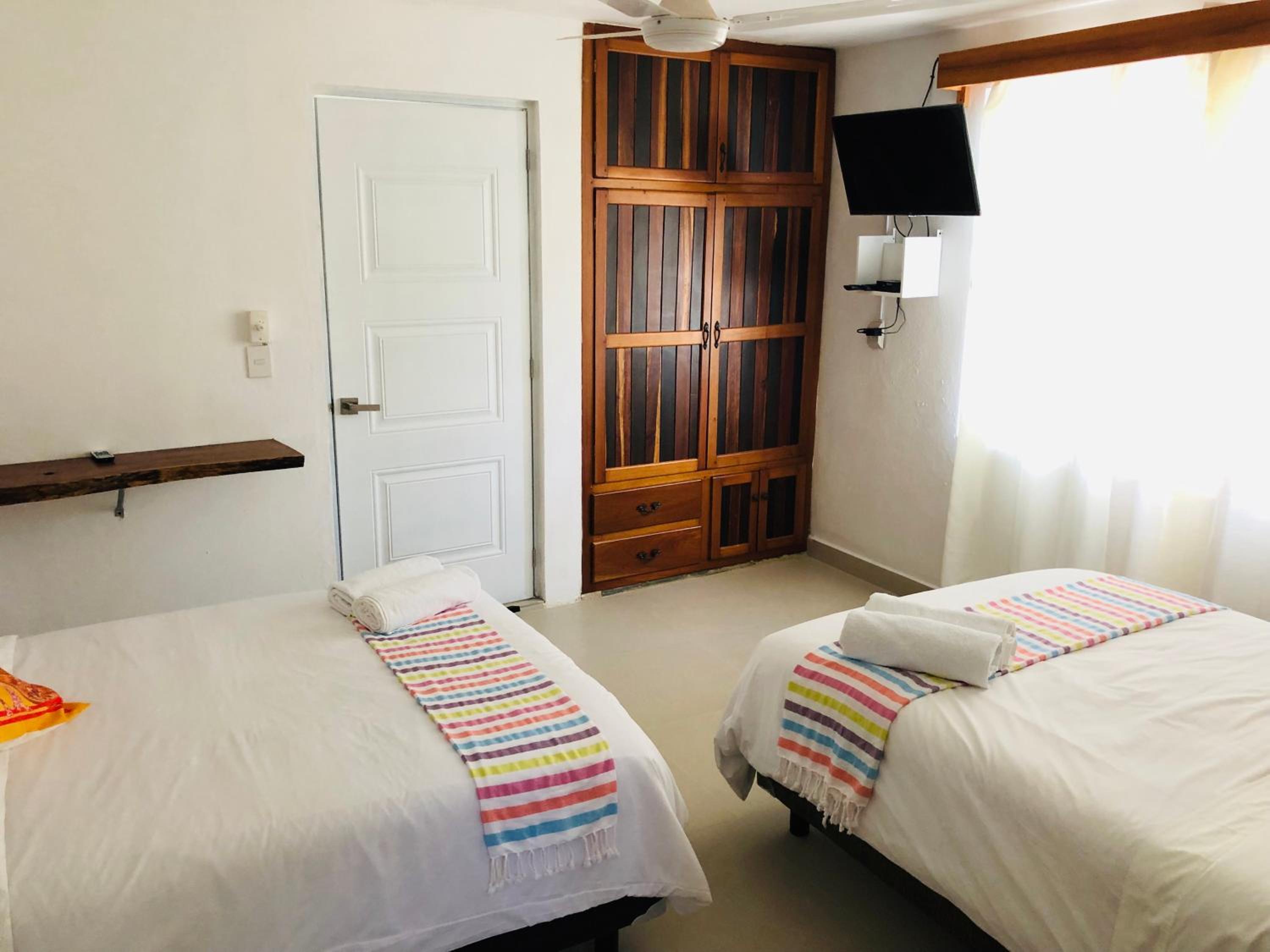 Double Room with Two Double Beds - Photo 7