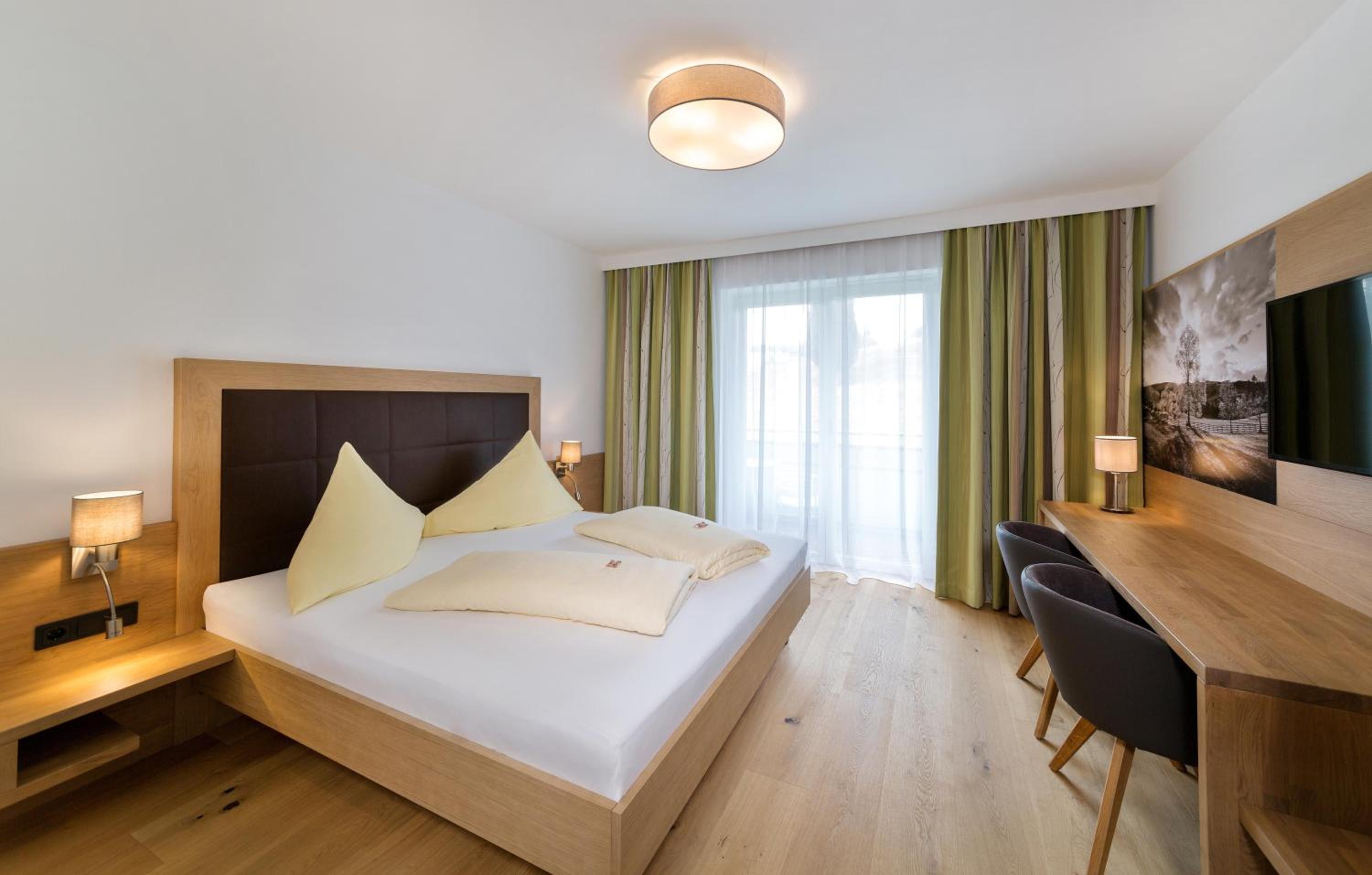Double Room with Balcony - Photo 2