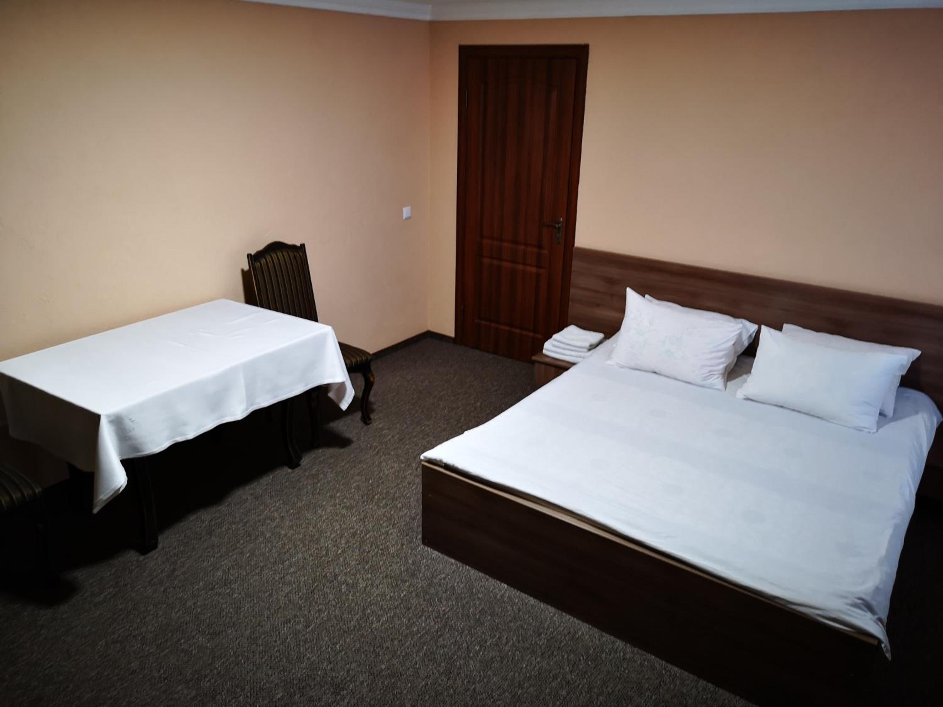 Large Double Room photo 1