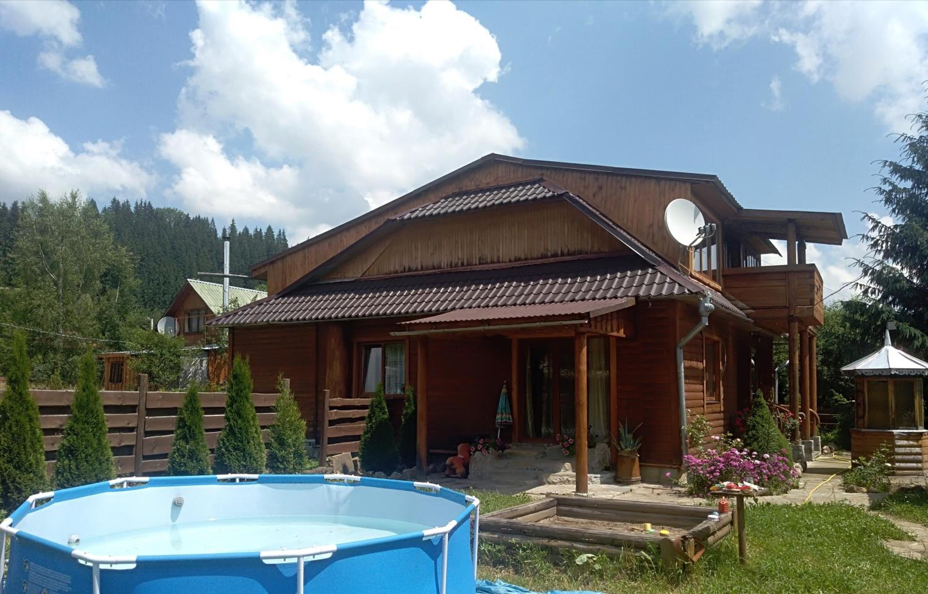 Six-Bedroom House photo 2