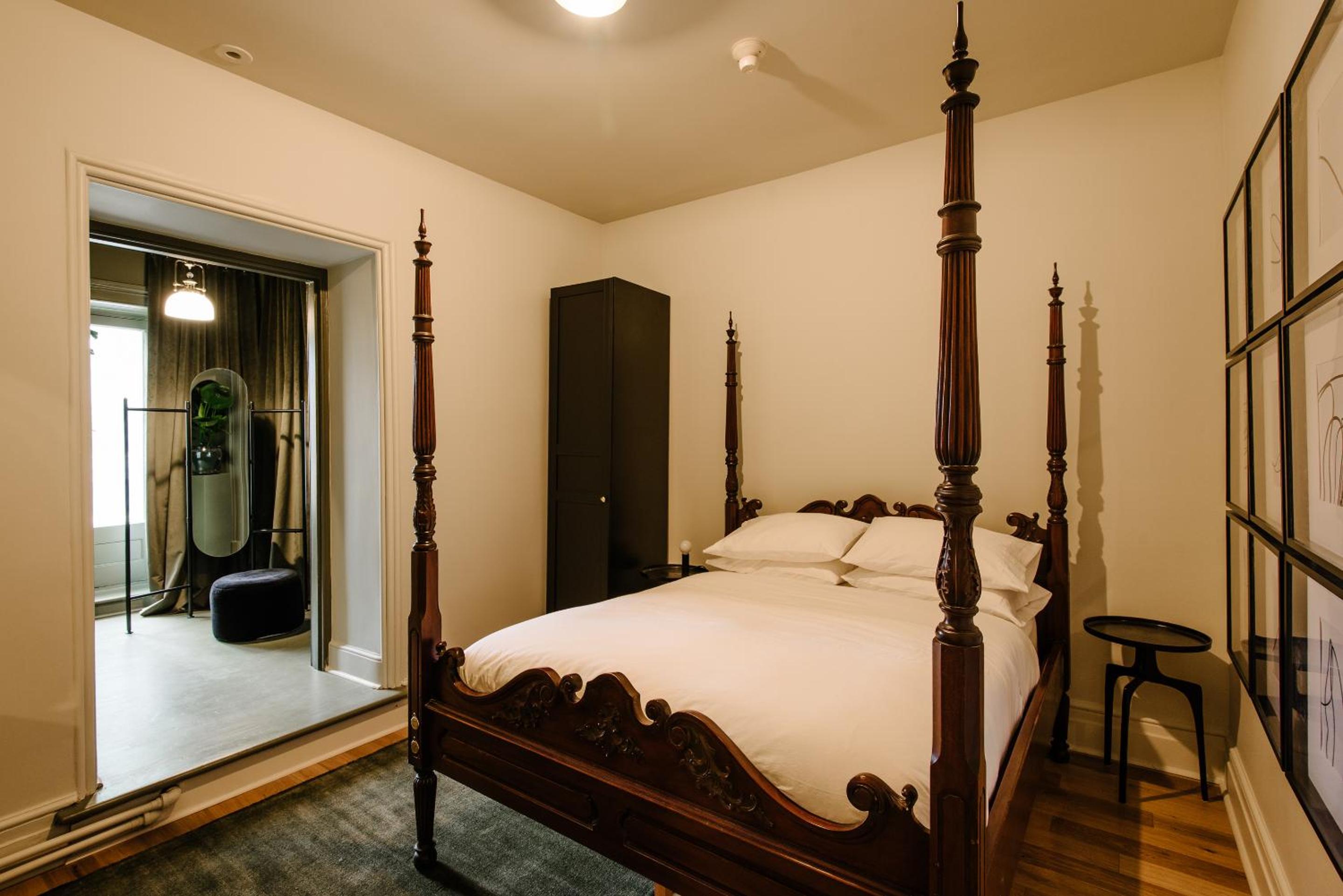 Deluxe Queen Room with Balcony photo 1
