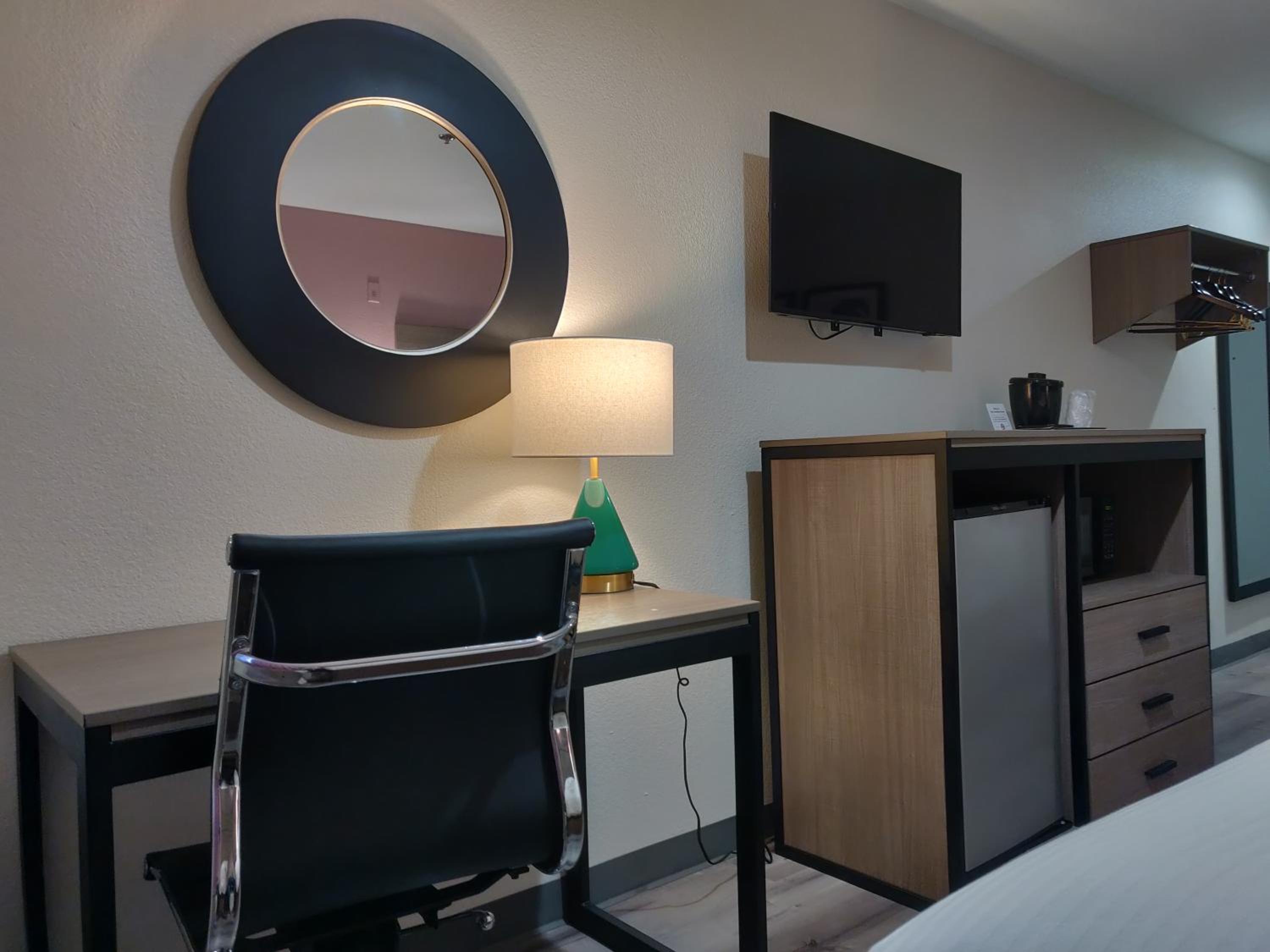 Queen Room with Two Queen Beds - Photo 6