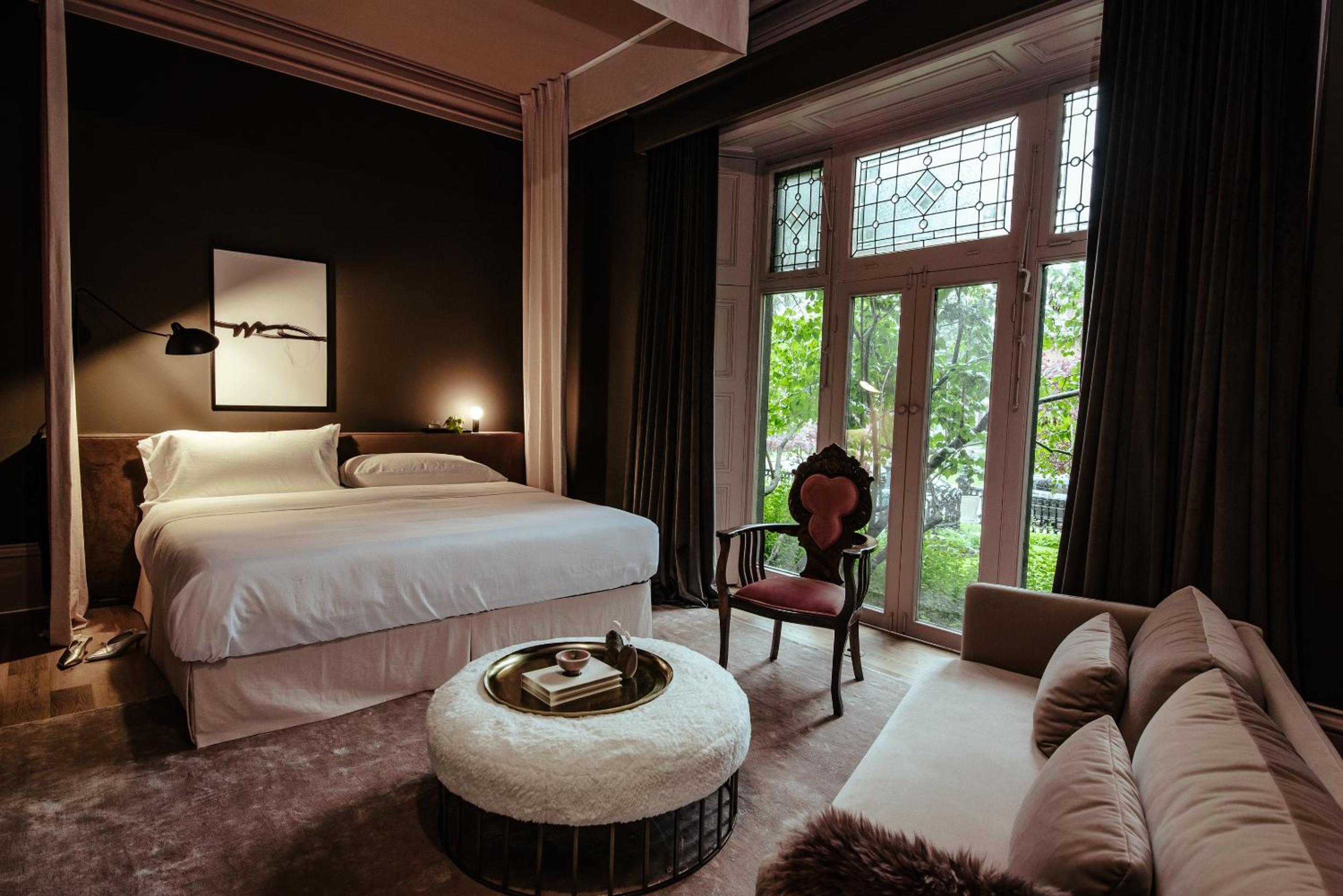 Deluxe King Room photo 1