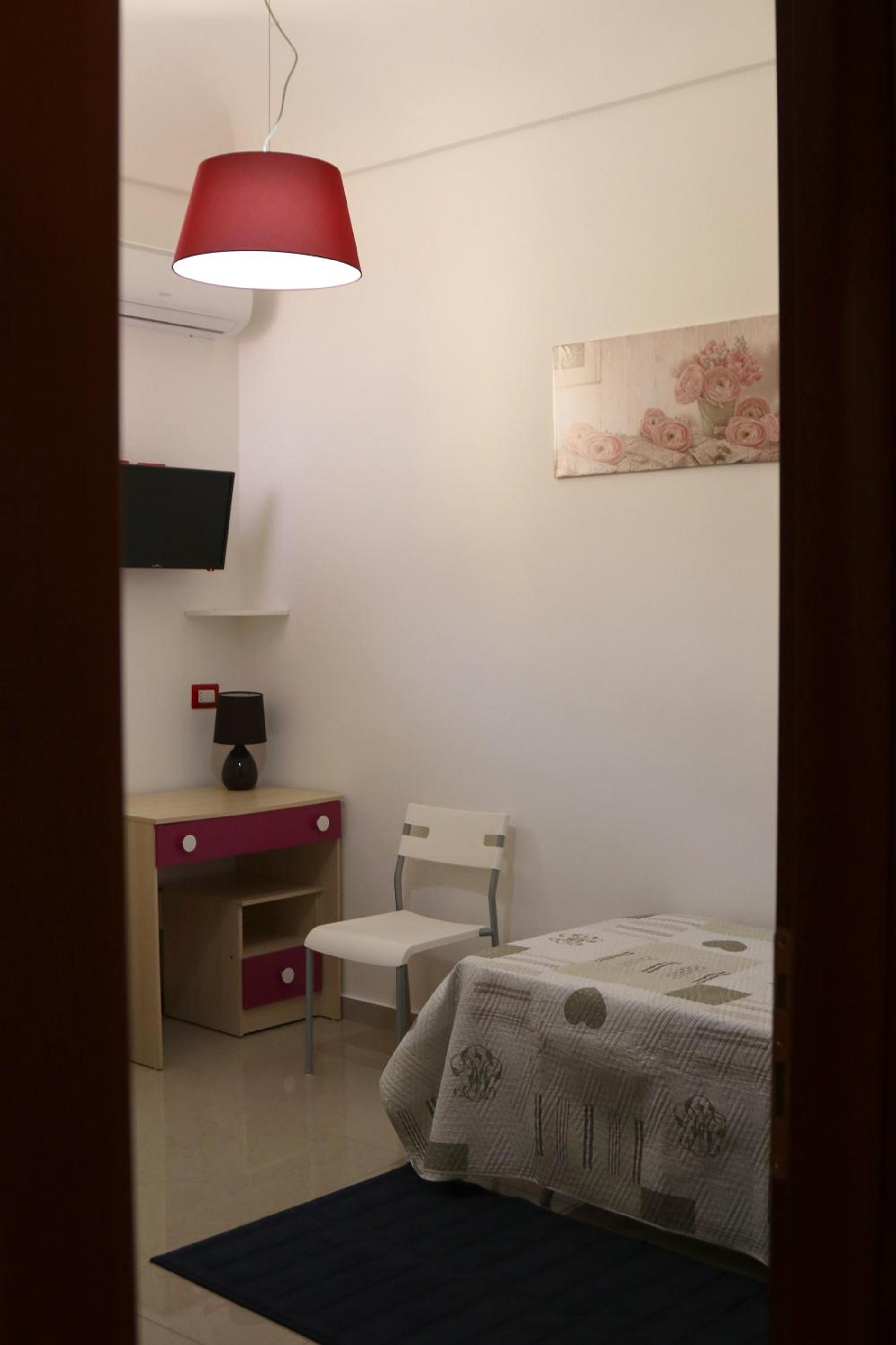 Single Room with Private Bathroom photo 2