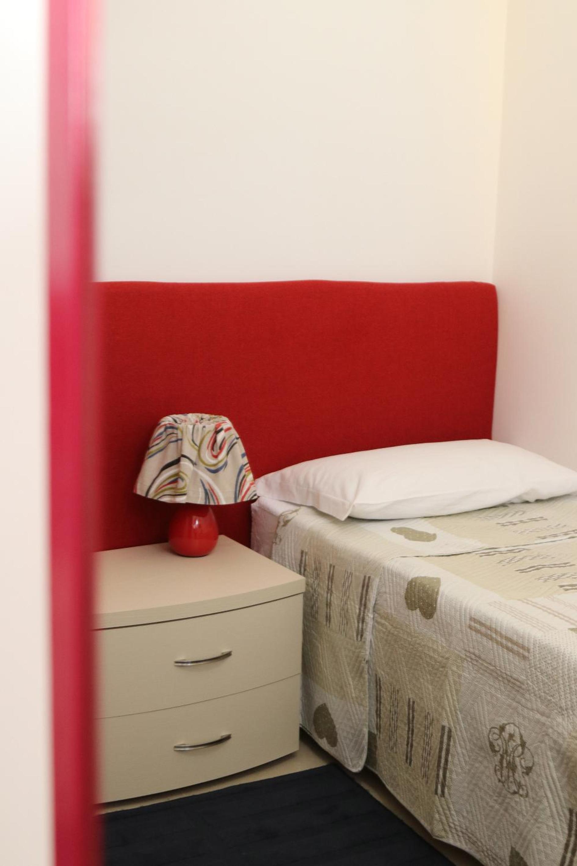 Single Room with Private Bathroom photo 3