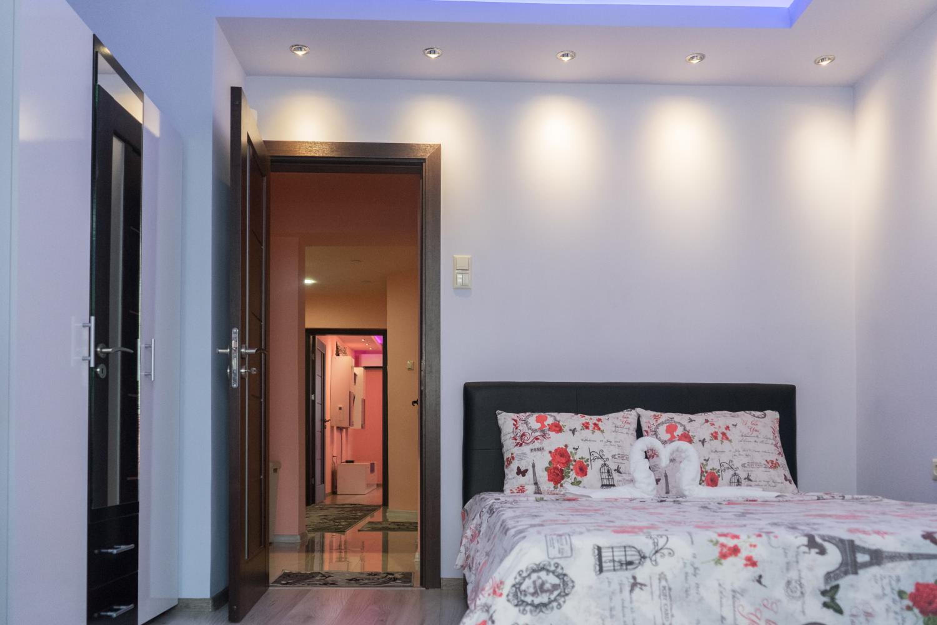 One-Bedroom Apartment - Photo 16