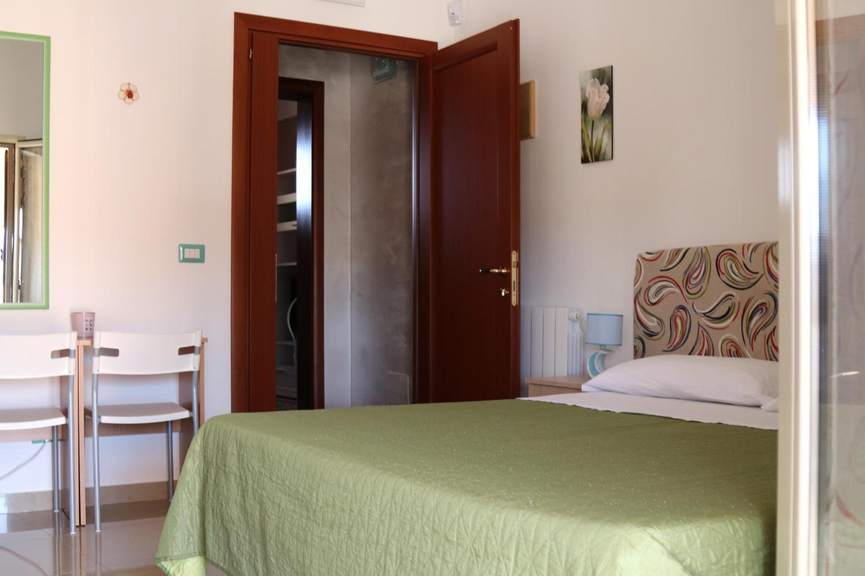 Double Room with Private Bathroom photo 3