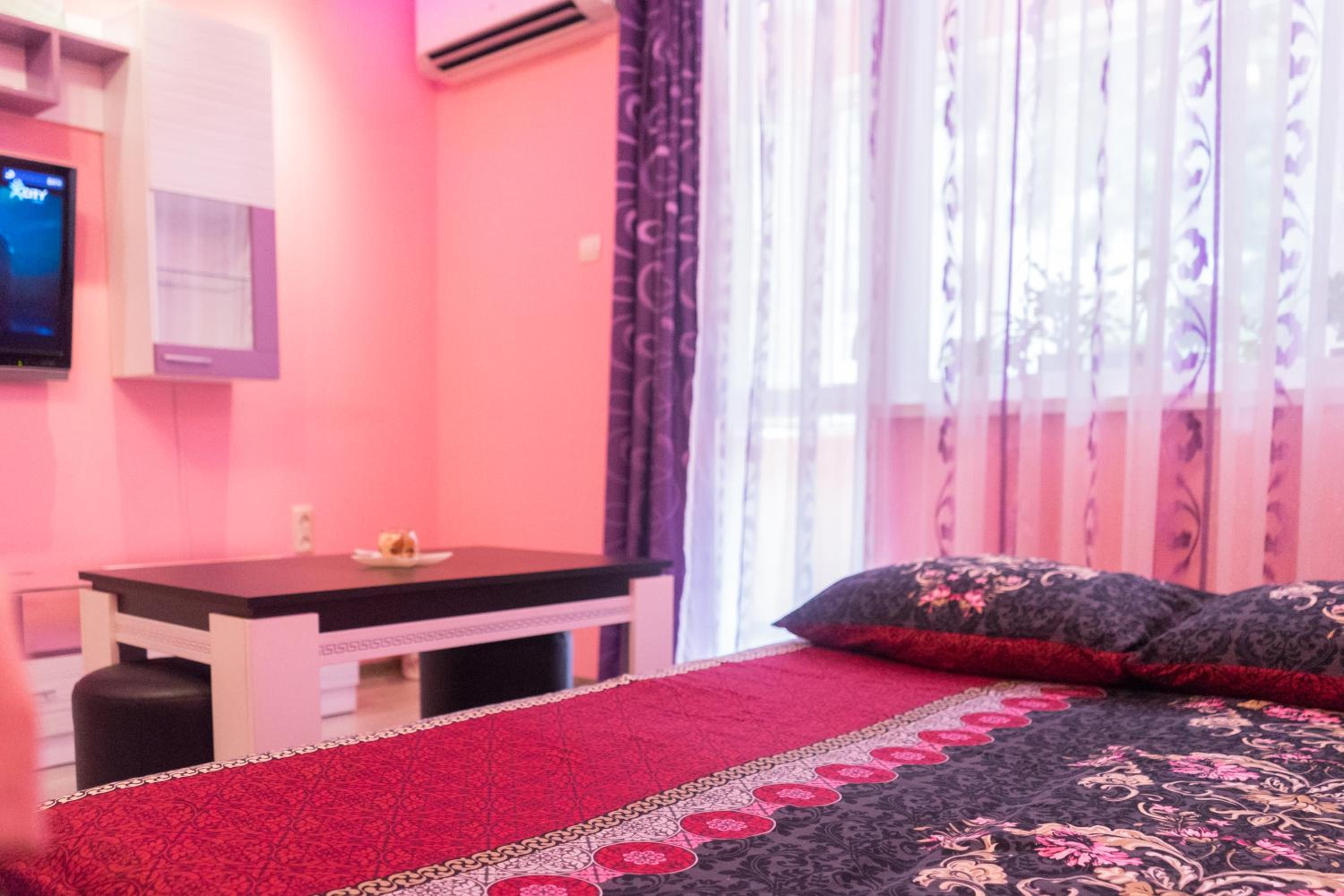 One-Bedroom Apartment - Photo 34