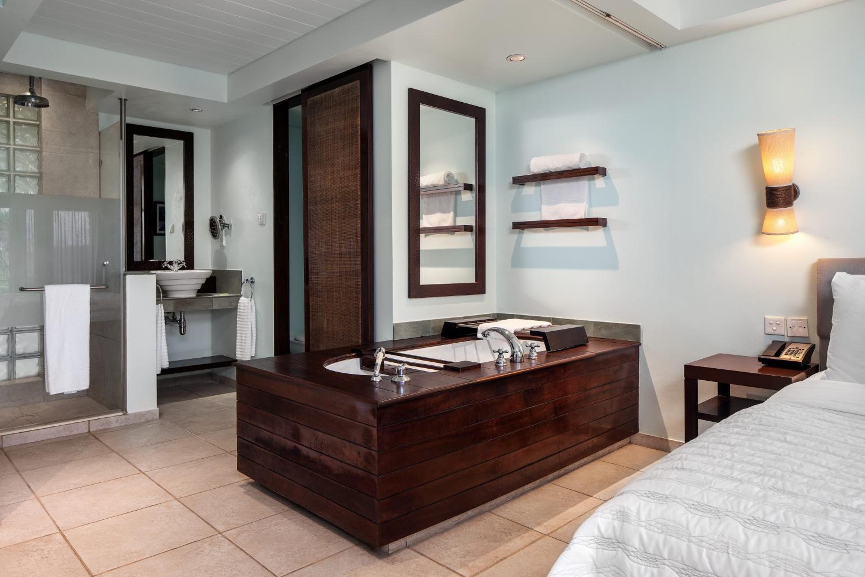 Superior Room Partial Ocean View  photo 3