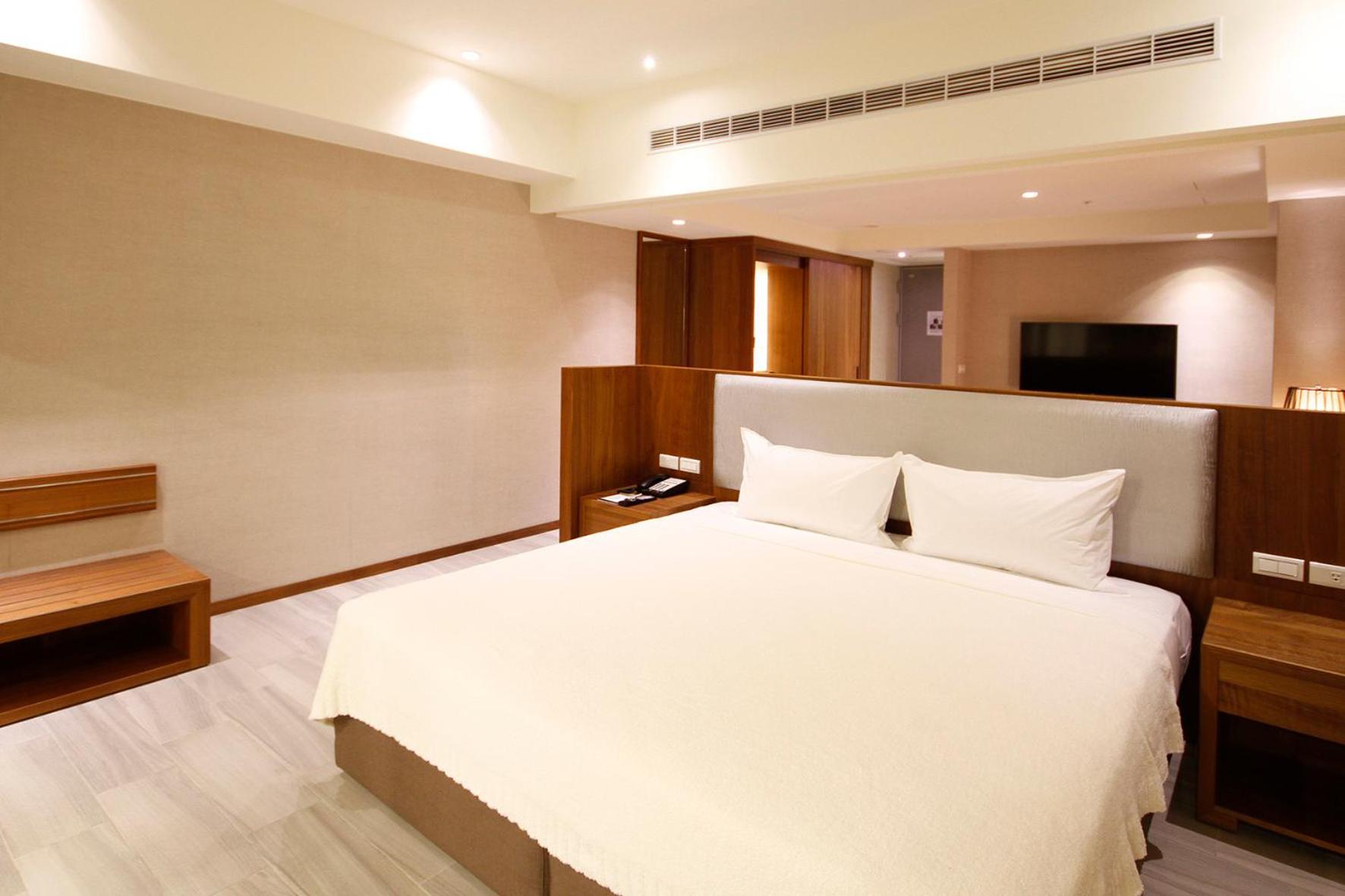 Honeymoon Suite