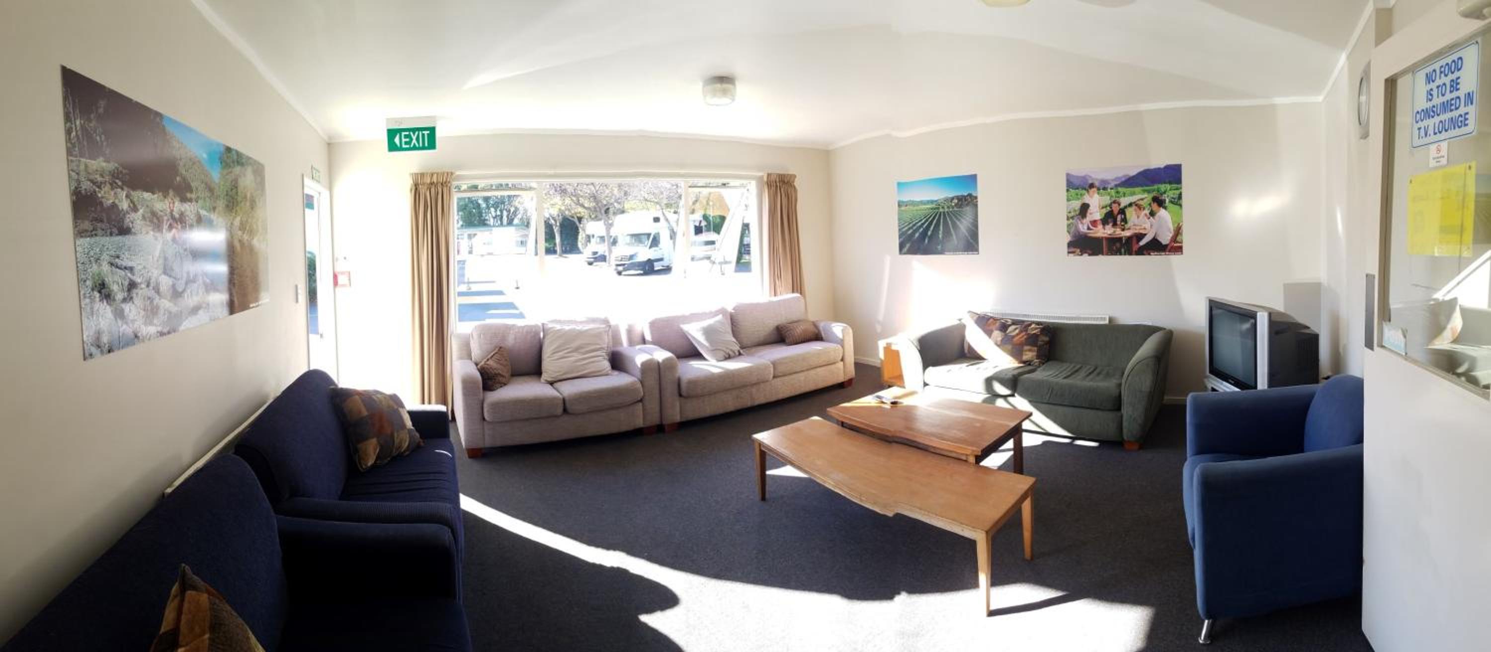 Standard Twin Room with Shared Bathroom