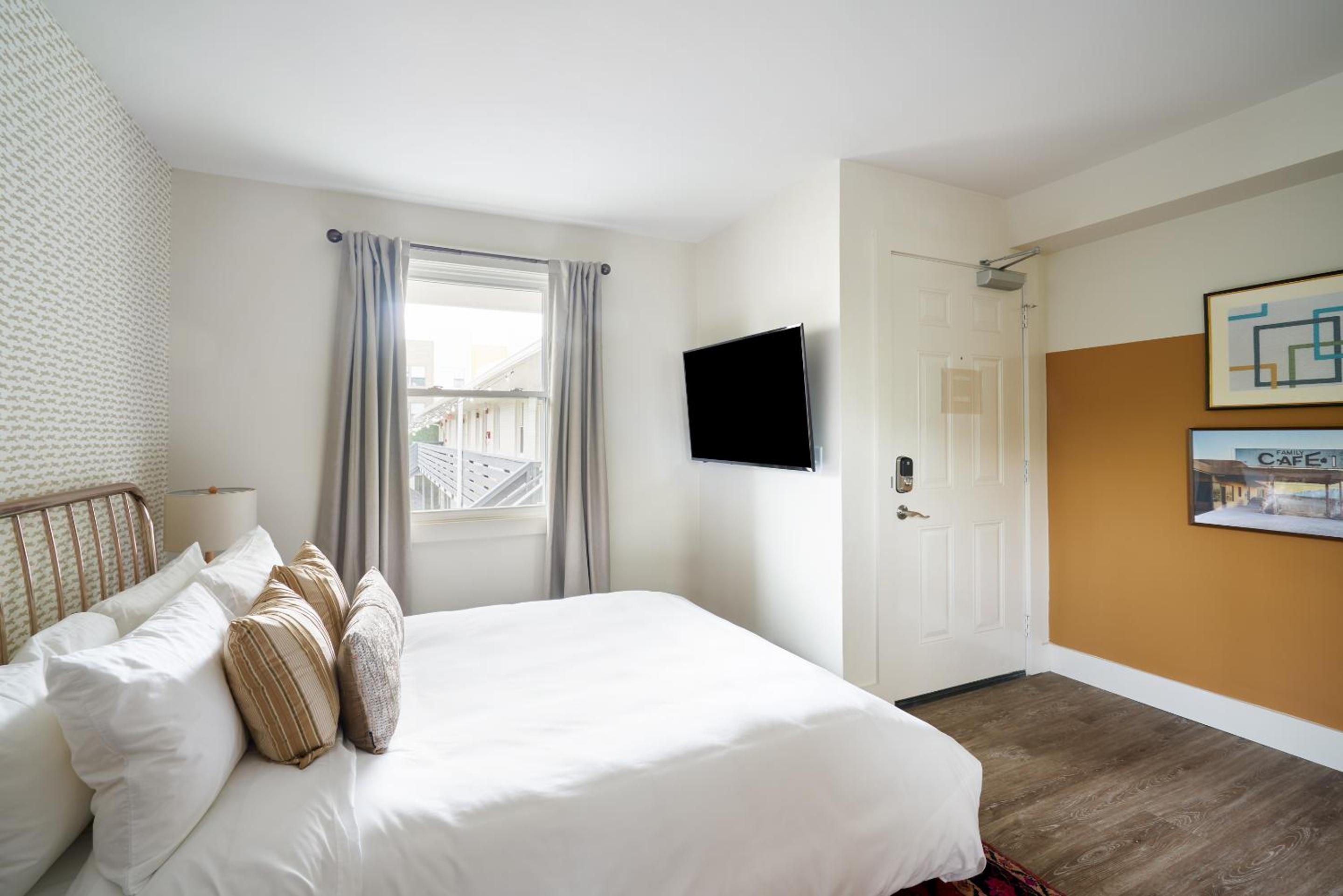Studio Apartment With Queen Bed