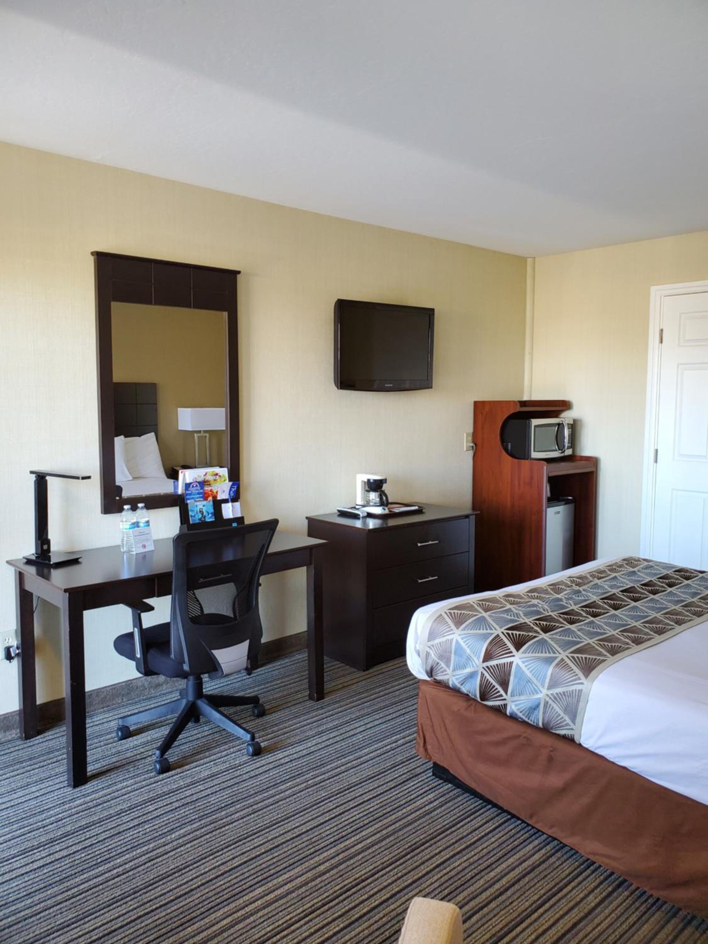Queen Room - Disability Access photo 3