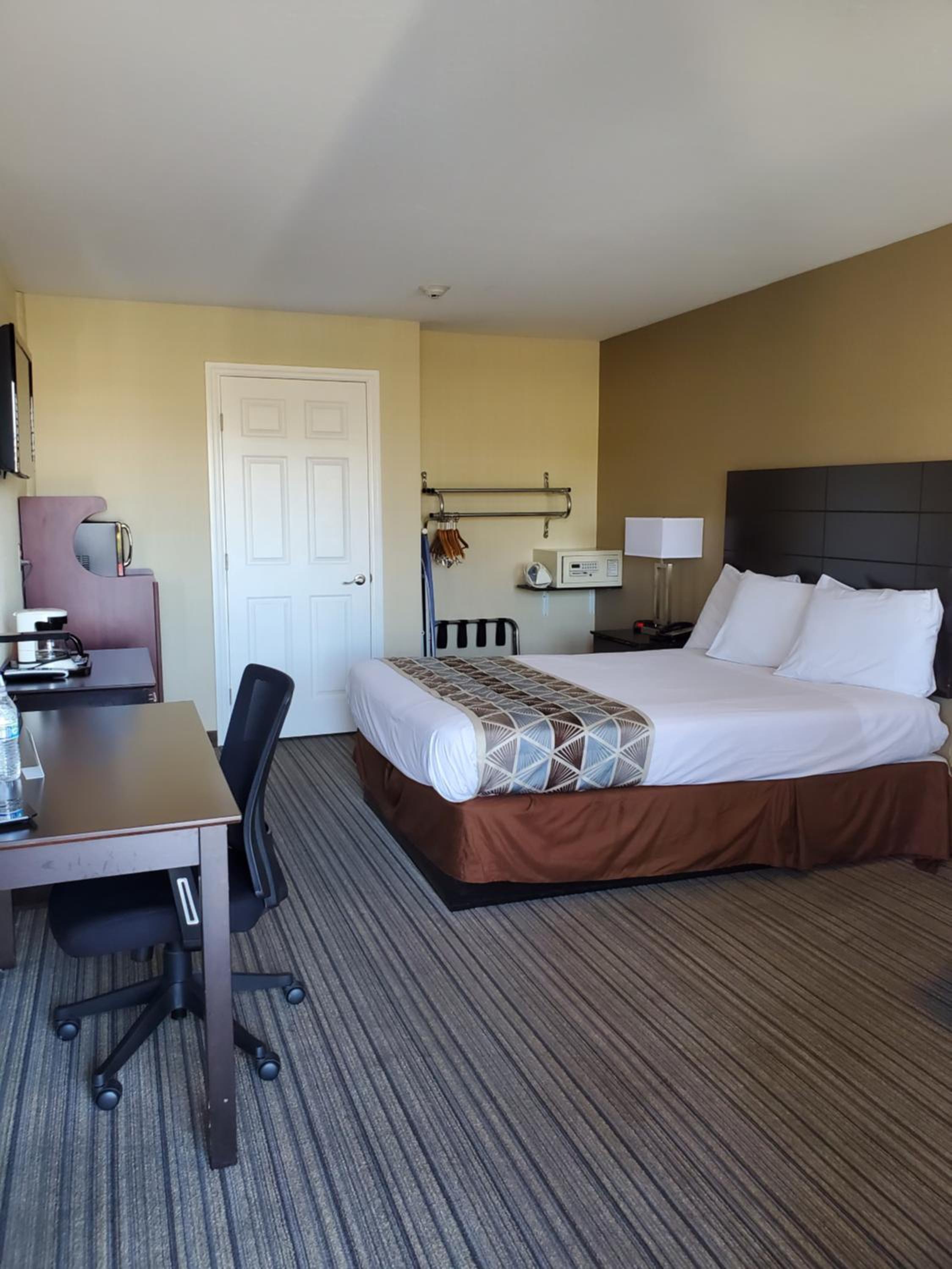 Queen Room - Disability Access photo 1