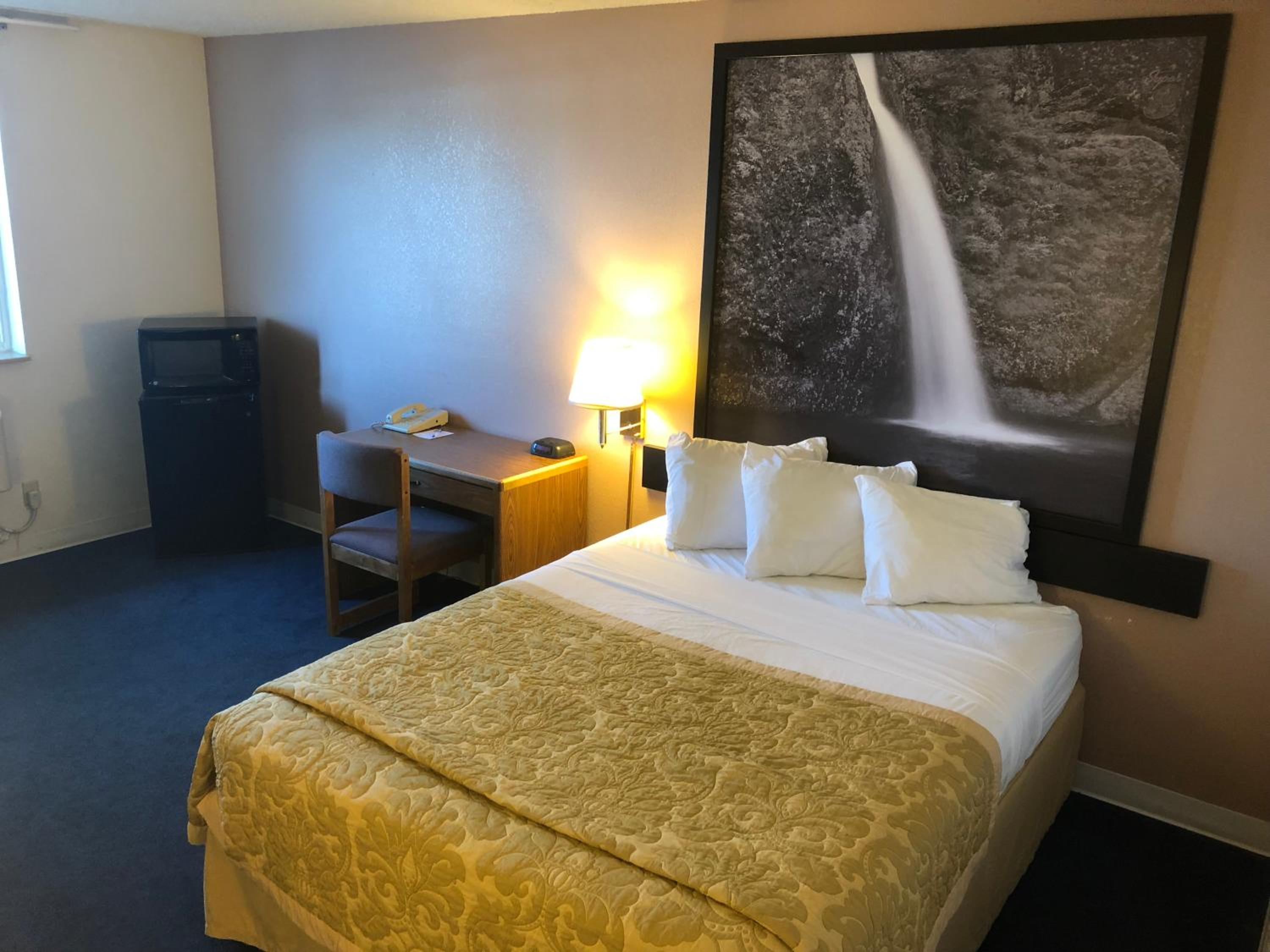 Queen Room - Mobility Access/Non-Smoking - Photo 1
