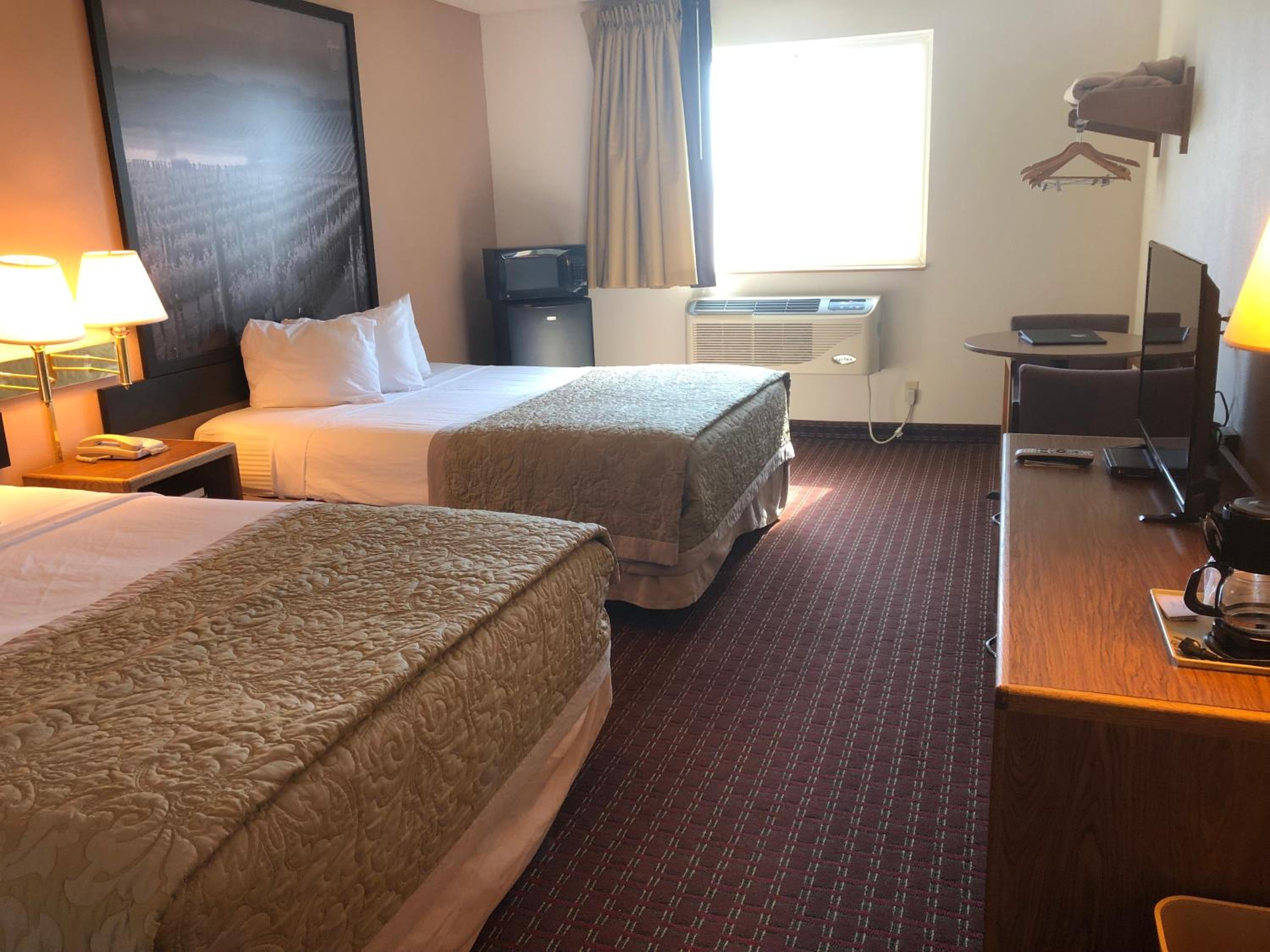 Queen Room with Two Queen Beds - Non-Smoking - Photo 1