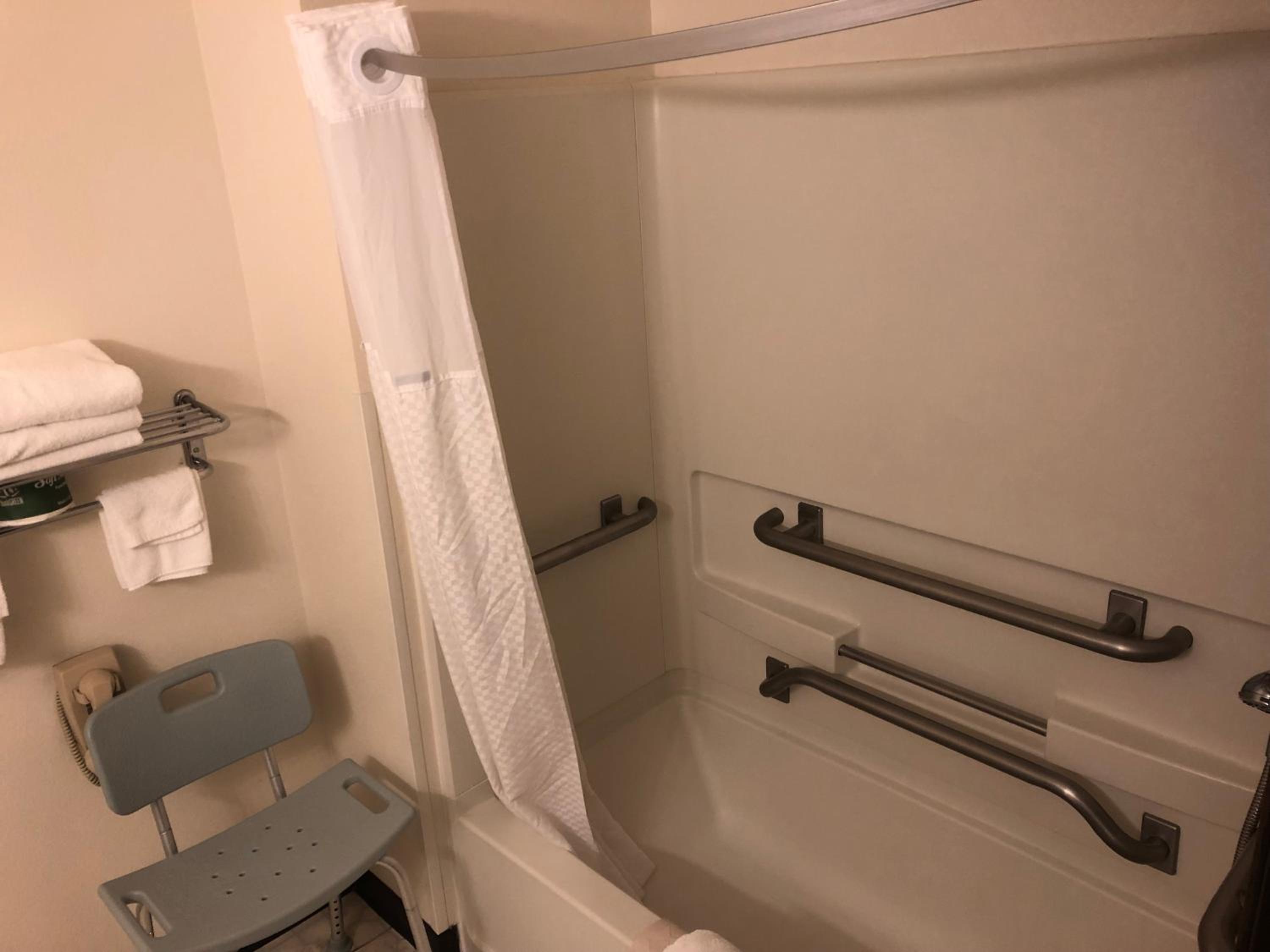 Queen Room - Mobility Access/Non-Smoking - Photo 6