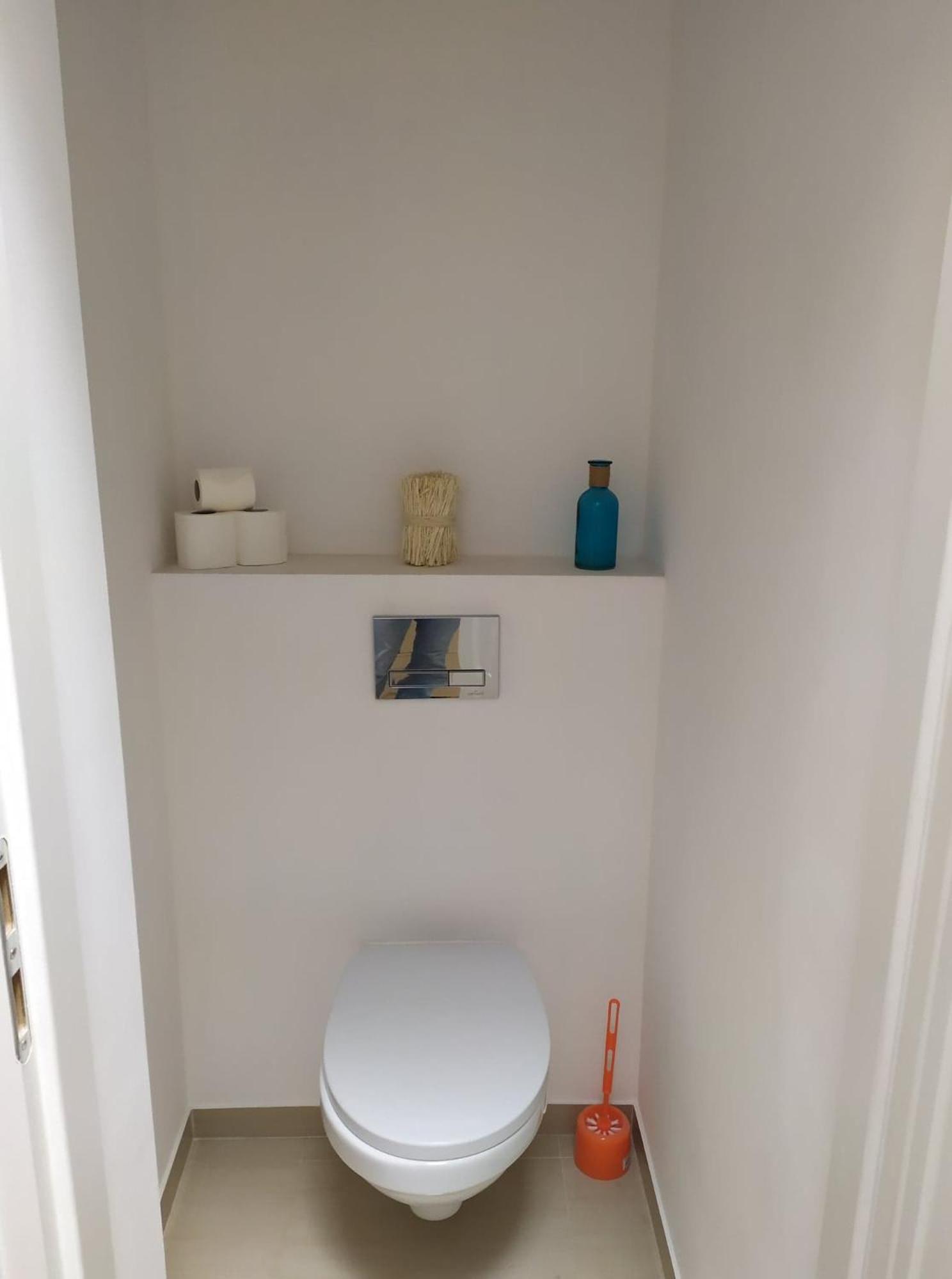 Budget Double Room - Photo 9