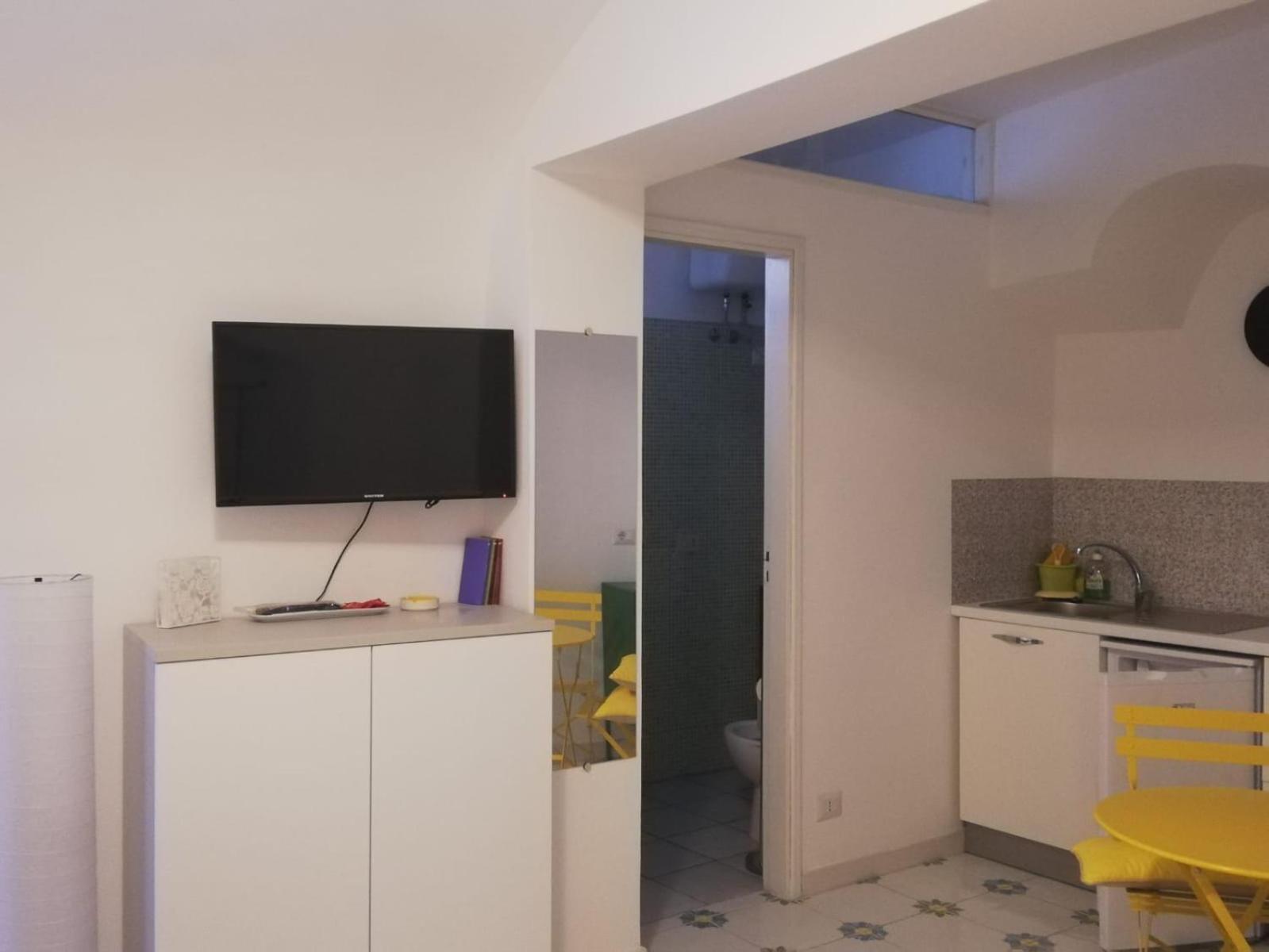 One-Bedroom Apartment photo 3