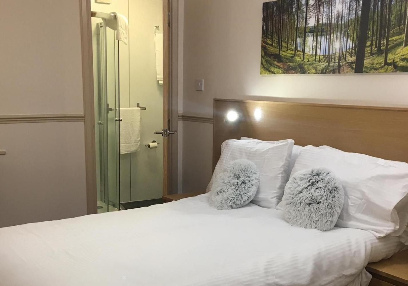 Double Room with Private Bathroom - Photo 2