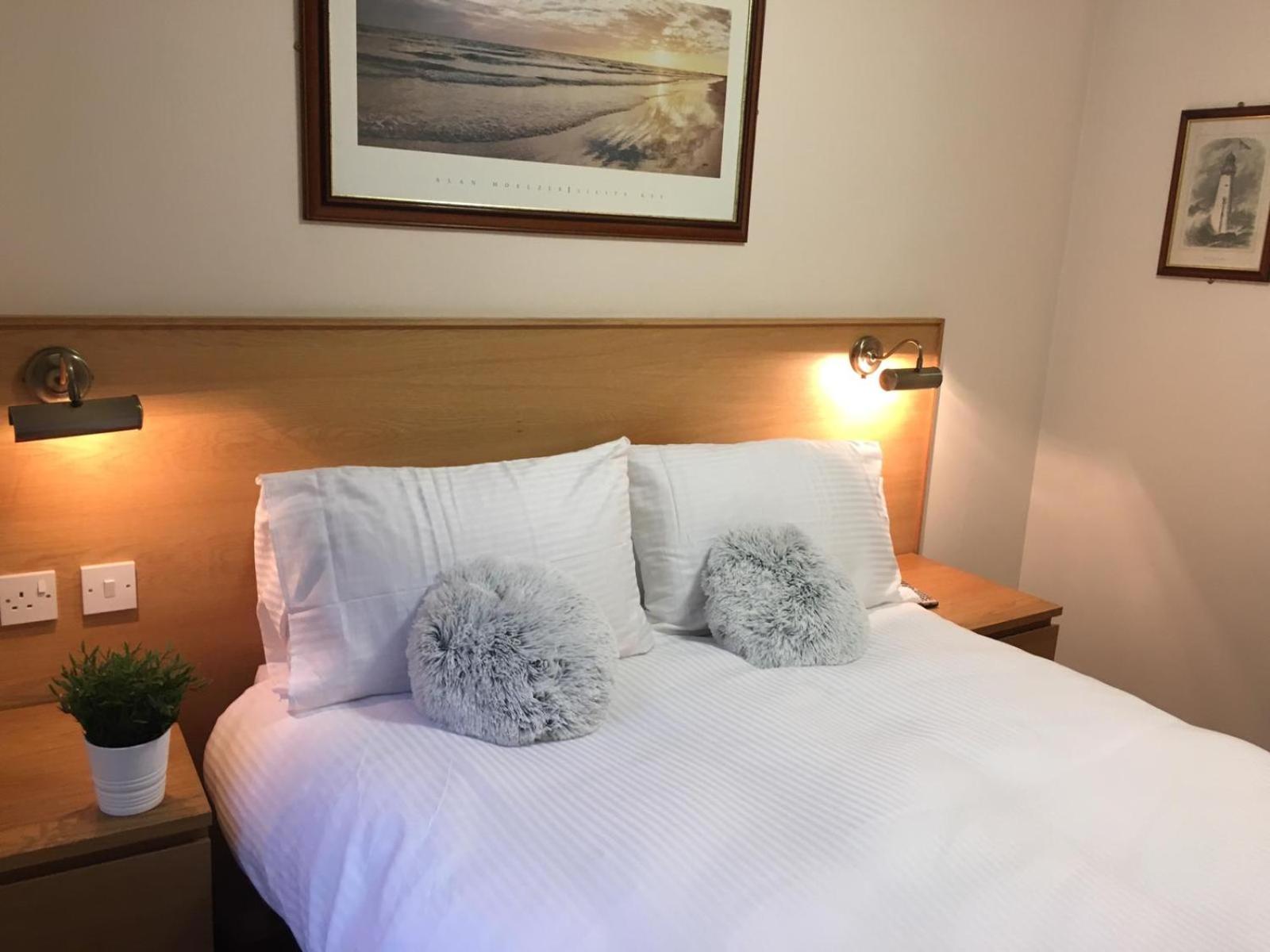 Double Room with Private Bathroom - Photo 8