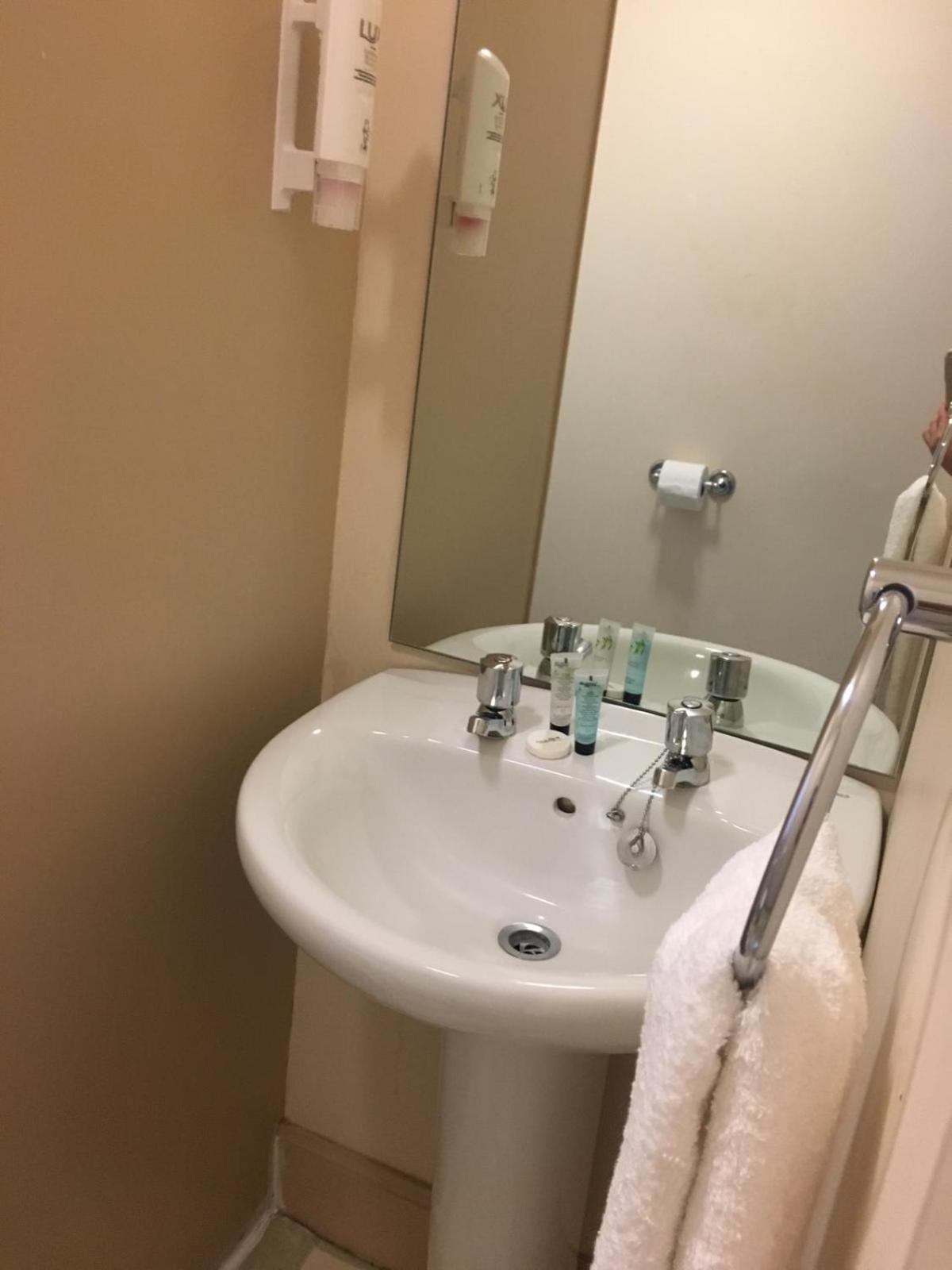 Double Room with Private Bathroom - Photo 5