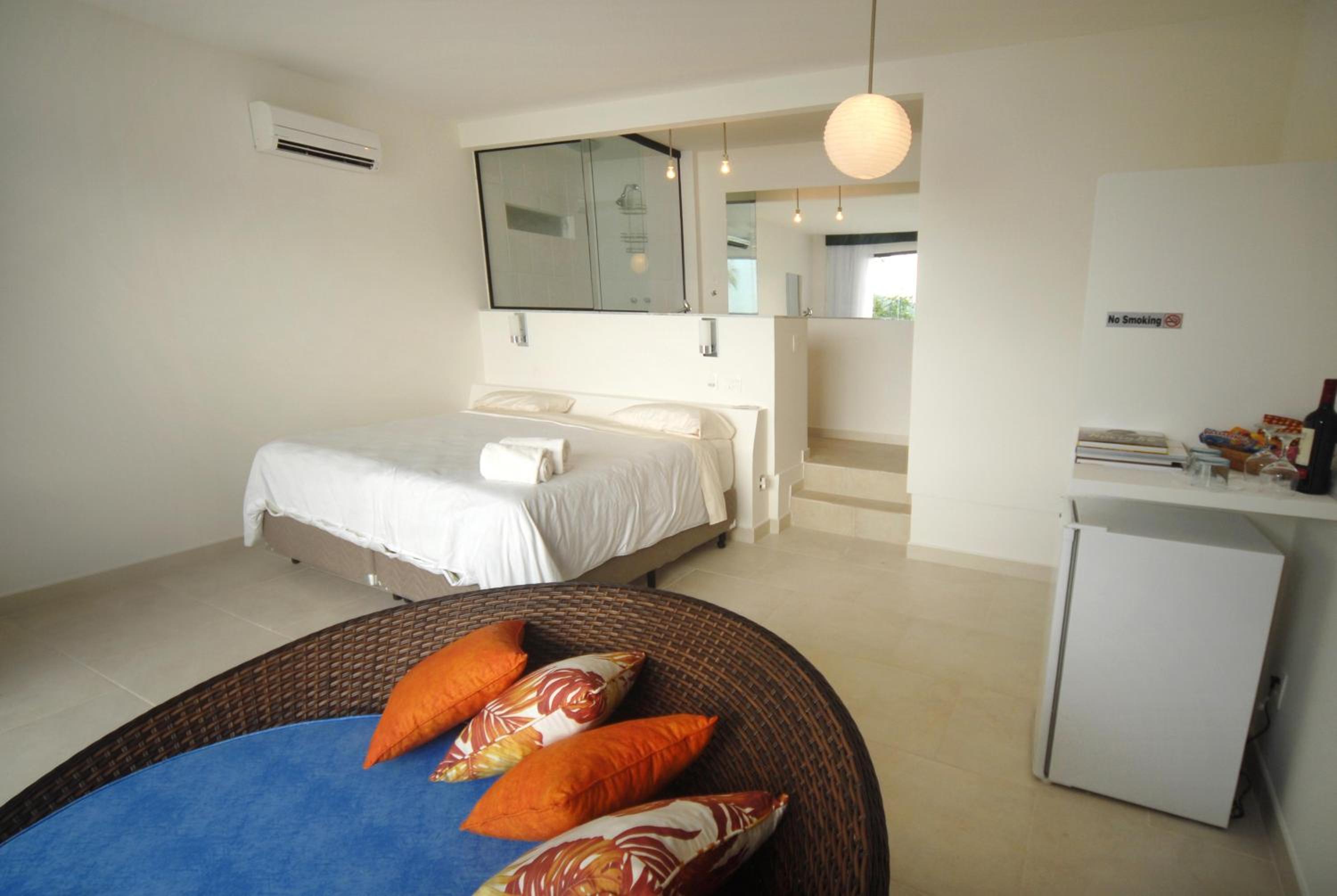 Deluxe Suite with Sea View - Photo 7