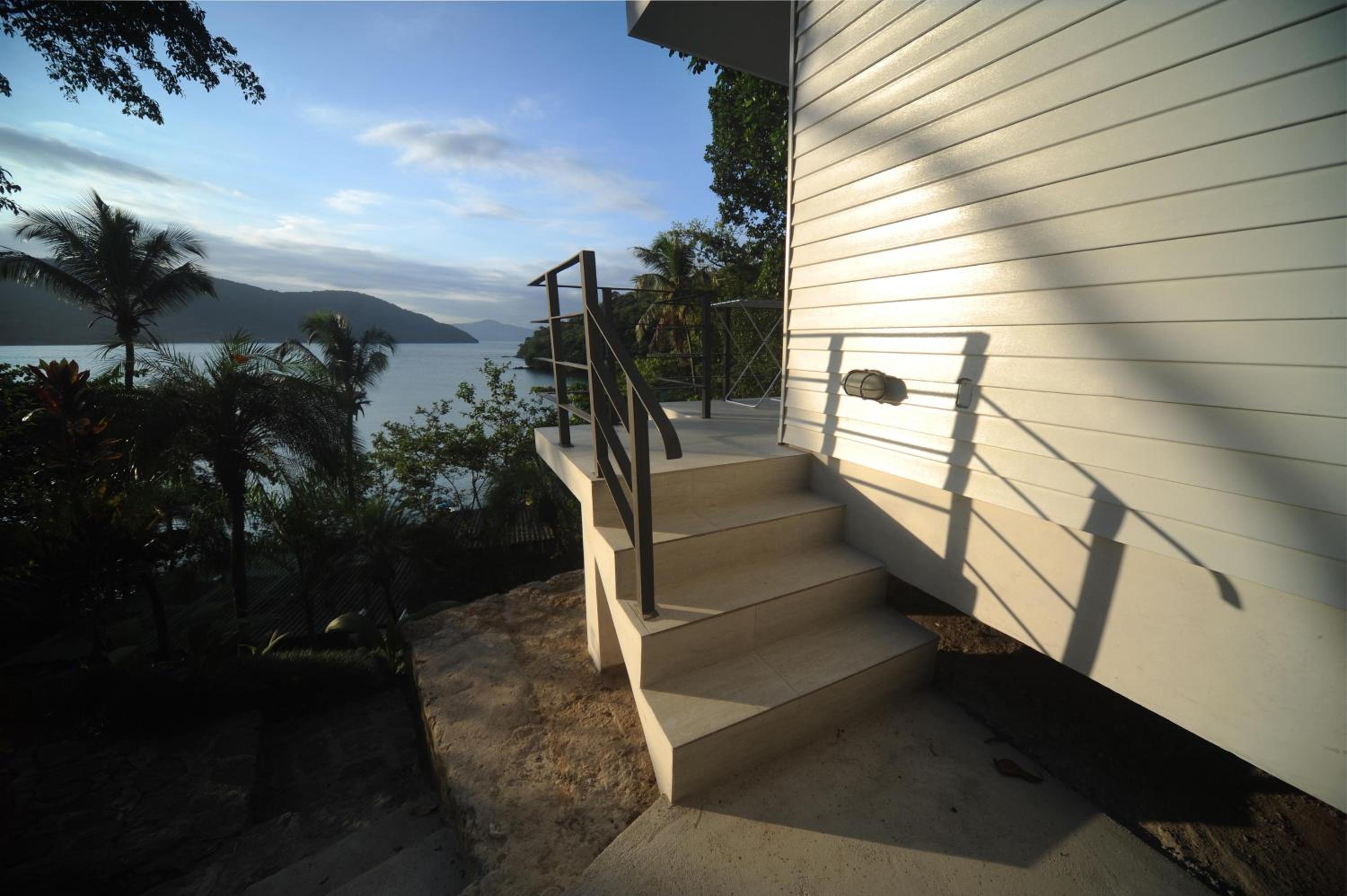 Deluxe Suite with Sea View - Photo 10