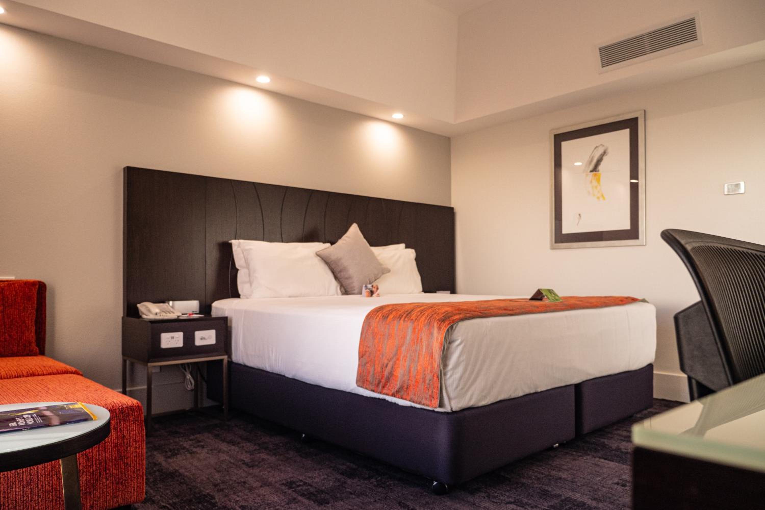 Deluxe King Room - Photo 5