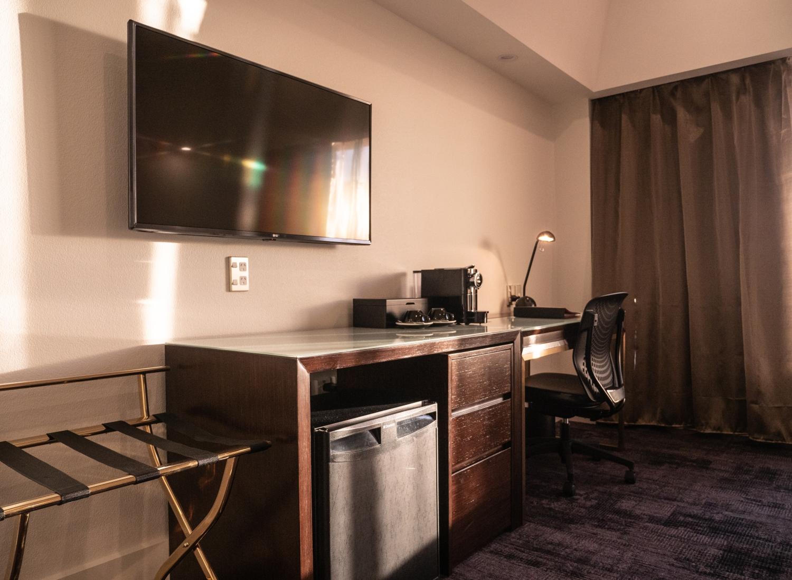 Deluxe King Room - Photo 4