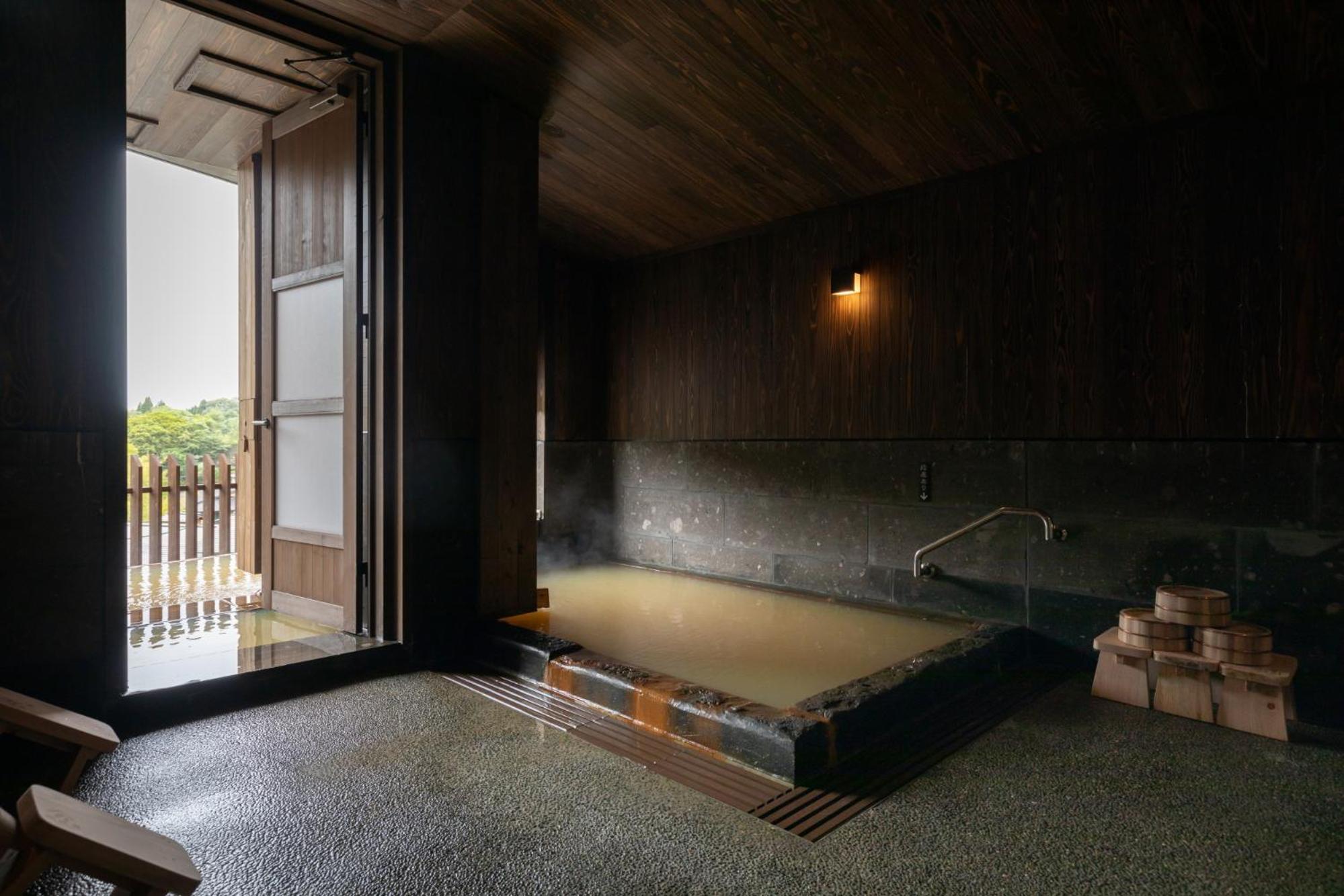 Quadruple Room with Private Bathroom - Photo 7