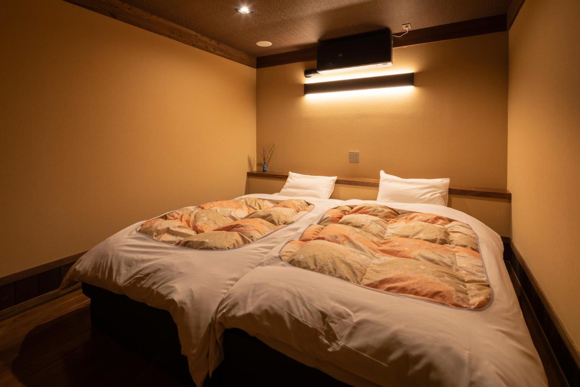 Quadruple Room with Private Bathroom - Photo 6