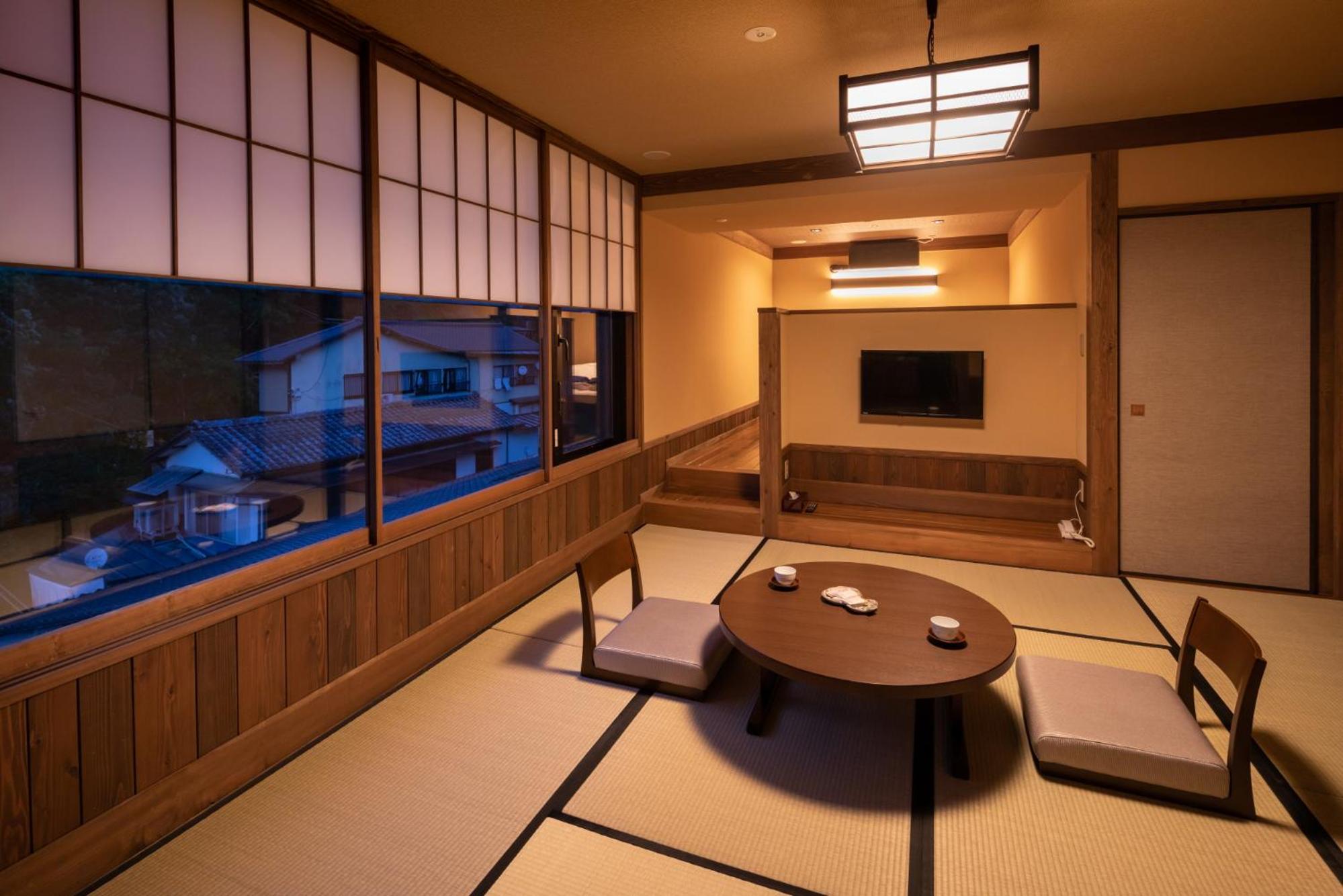 Quadruple Room with Private Bathroom - Photo 2